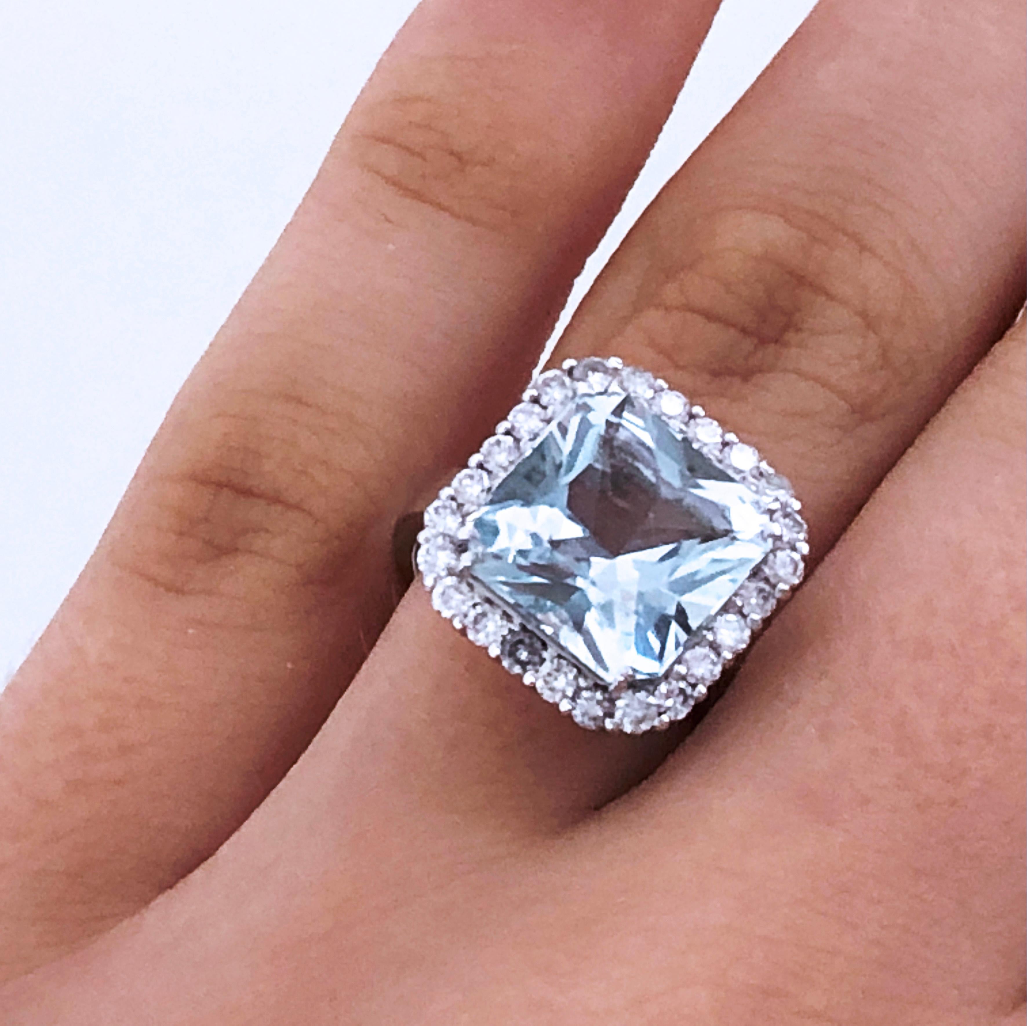 Contemporary Berca 3.67Kt Natural Brazilian Aquamarine White Diamond White Gold Setting Ring
