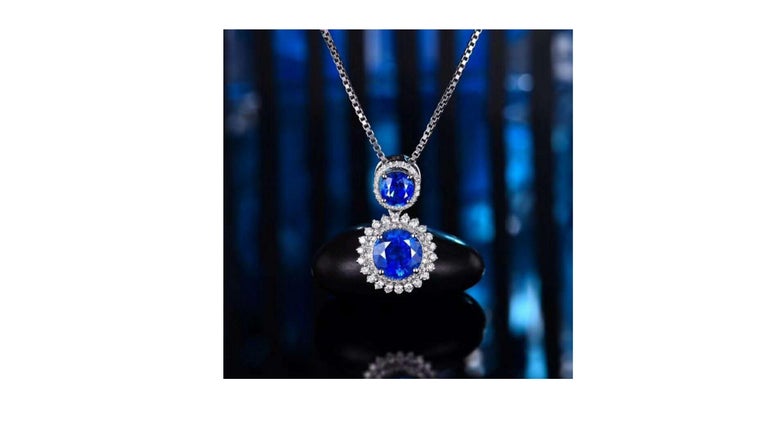 Contemporary 3.67 Carat Sri Lanka Blue Sapphire Diamond Necklace 18k White Gold For Sale