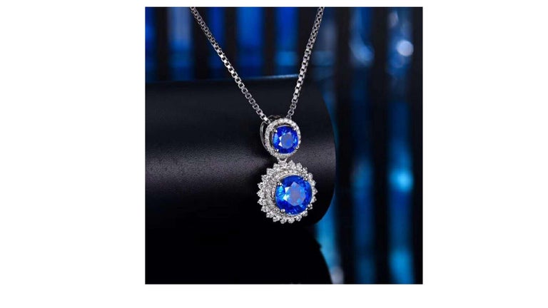 3.67 Carat Sri Lanka Blue Sapphire Diamond Necklace 18k White Gold In New Condition For Sale In Barnsley, GB