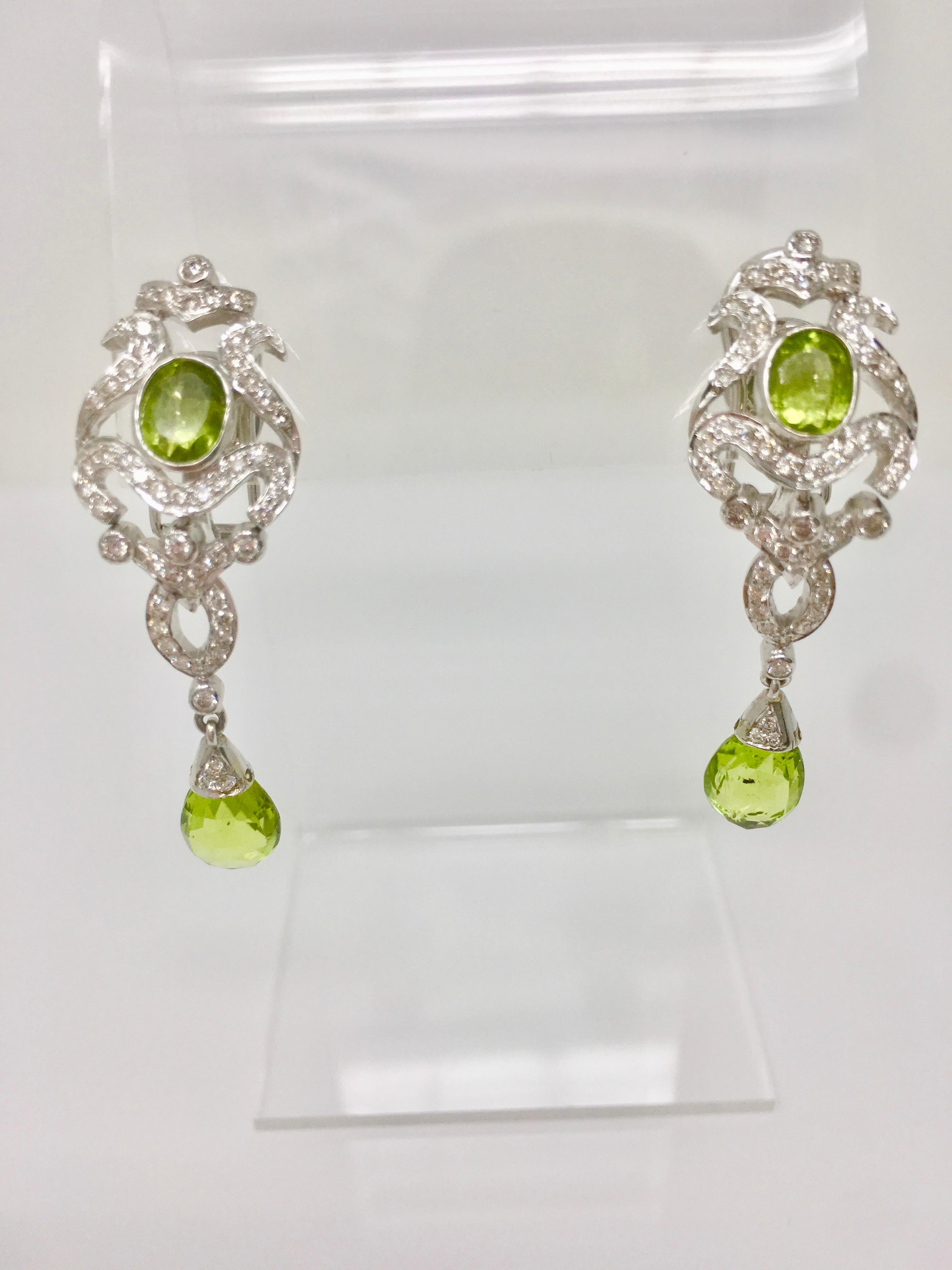 3.67 Carat  White Round Brilliant Diamond And 17.45 Carat Peridot Pendant Set.  For Sale 1