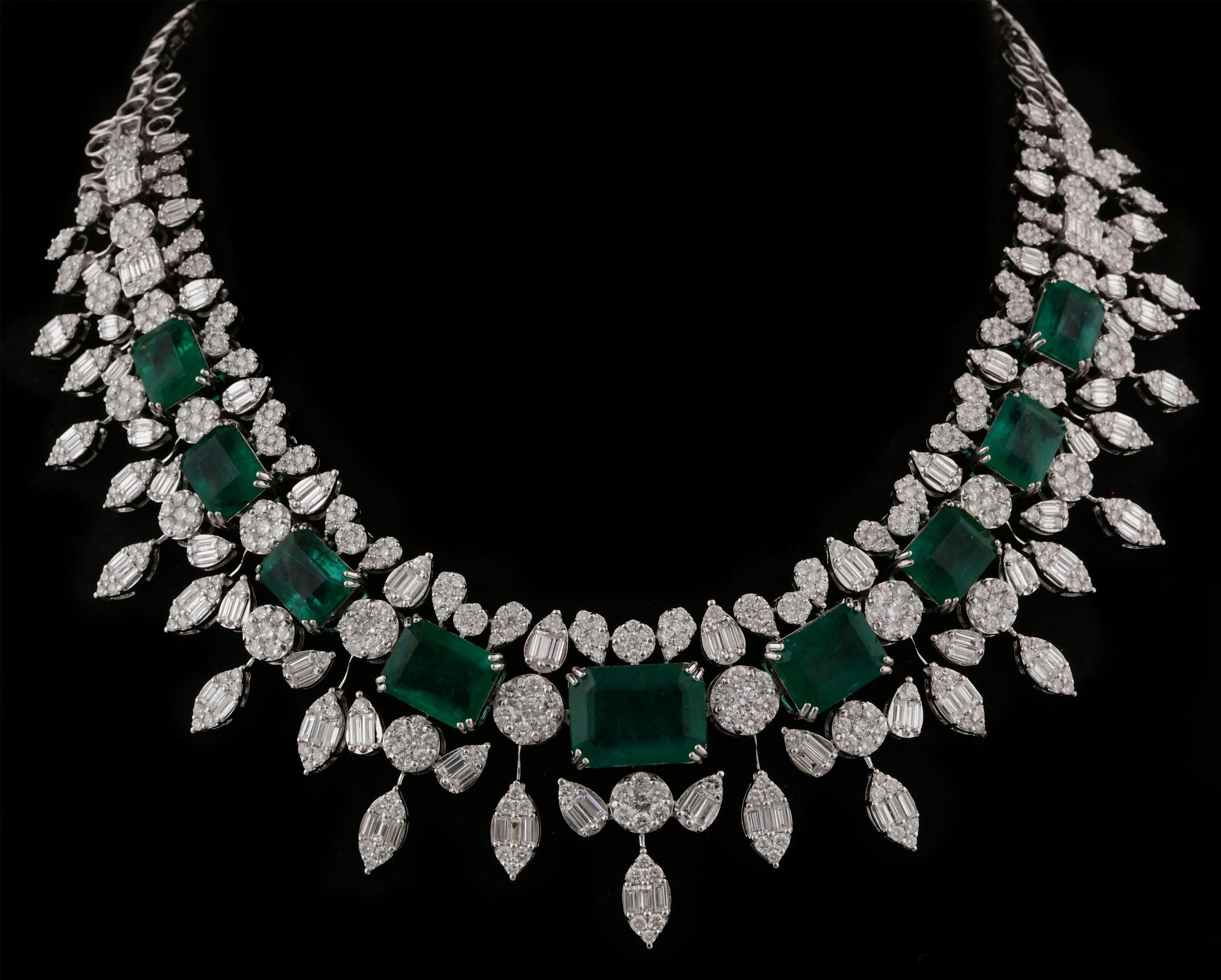 36,7 Karat sambischer Smaragd 17,63 Karat SI/H Diamant-Halskette 18 Karat Weißgold (Moderne) im Angebot