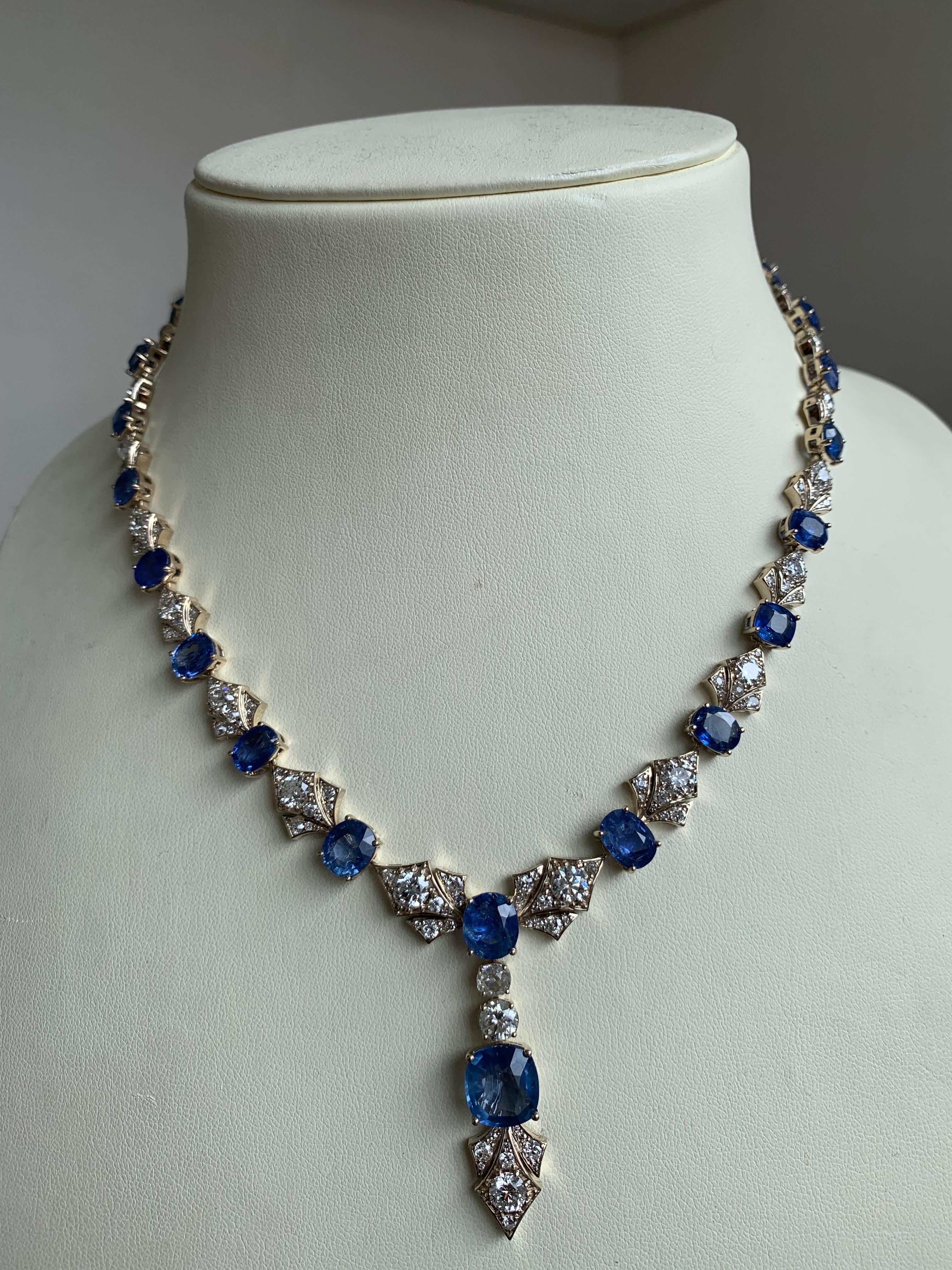 36,71 carati di zaffiro blu di Birmania e collana di diamanti in oro bianco 18 carati in vendita 1