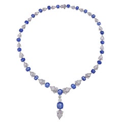 36,71 carati di zaffiro blu di Birmania e collana di diamanti in oro bianco 18 carati