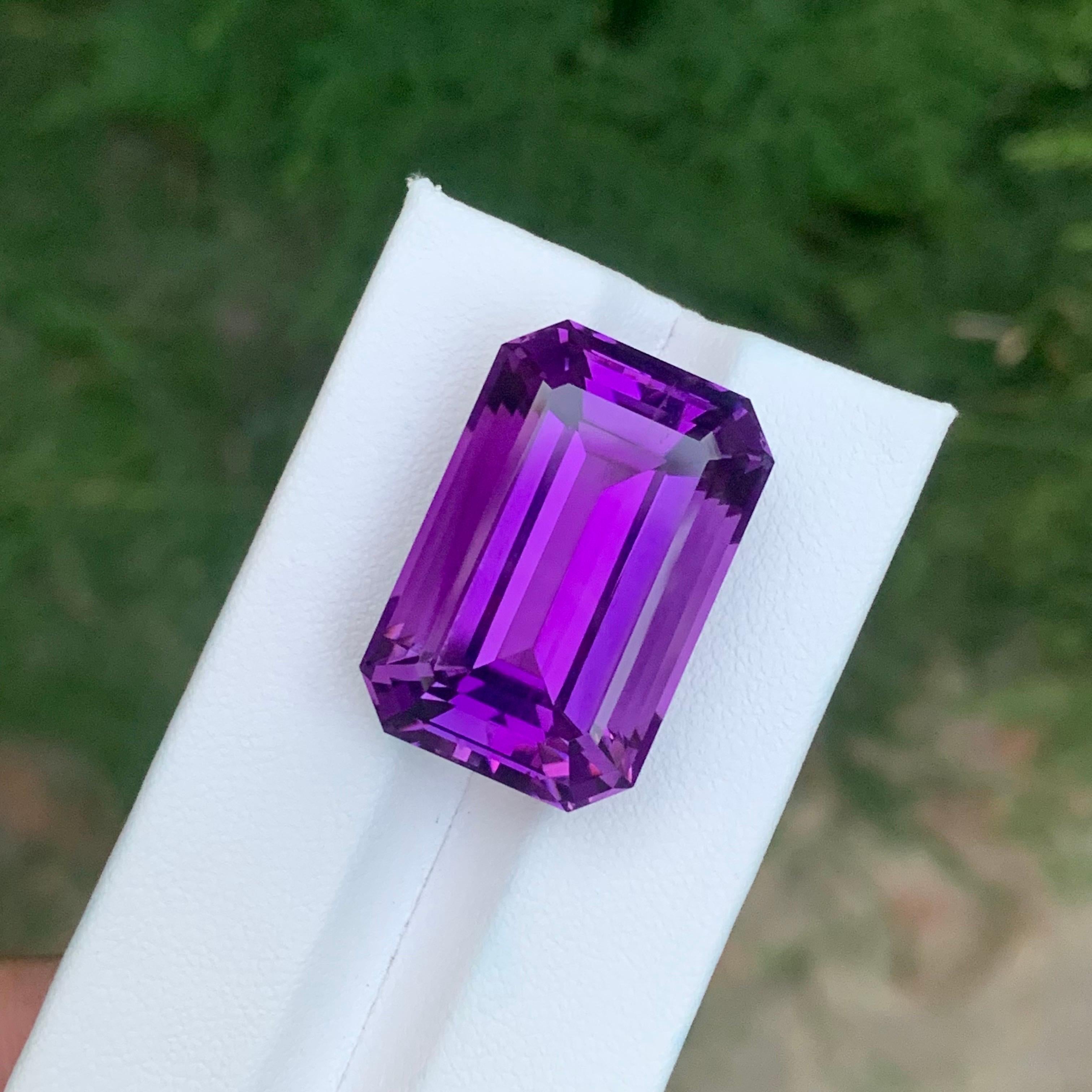 Pierre précieuse naturelle non sertie de 36.75 carats, améthyste violet profond de forme émeraude Neuf - En vente à Peshawar, PK