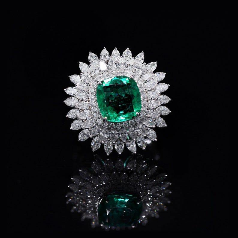 DÉTAILS DE LA PIERRE :

===============


❋ Pierre : Émeraude naturelle et diamant

❋ Taille de la pierre : 10 MM Approx. (± 0.20 MM)

❋ Forme de la pierre : taille coussin

❋ Couleur de la pierre : comme indiqué sur la photo

Poids de l'émeraude :