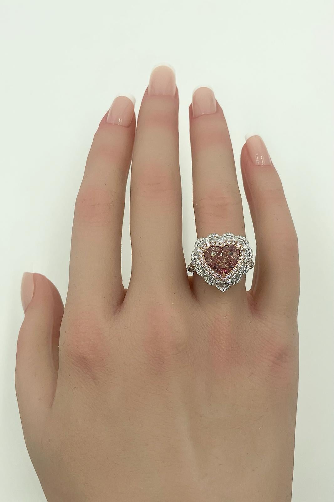 Bague en or 18 carats 3,68 carats en forme de cœur en diamant de couleur rose brunâtre fantaisie Neuf - En vente à New York, NY