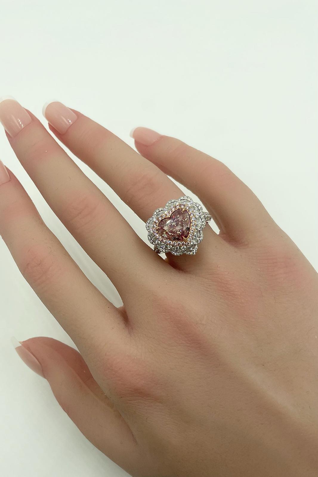 Bague en or 18 carats 3,68 carats en forme de cœur en diamant de couleur rose brunâtre fantaisie Pour femmes en vente