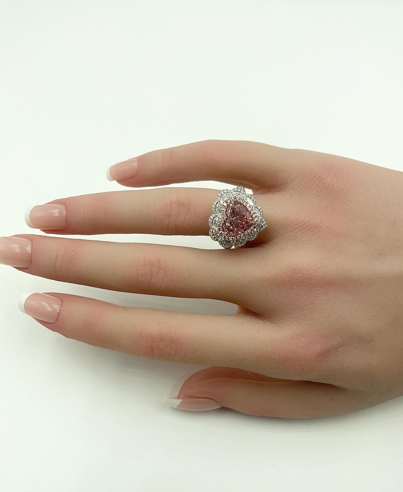 Bague en or 18 carats 3,68 carats en forme de cœur en diamant de couleur rose brunâtre fantaisie en vente 1