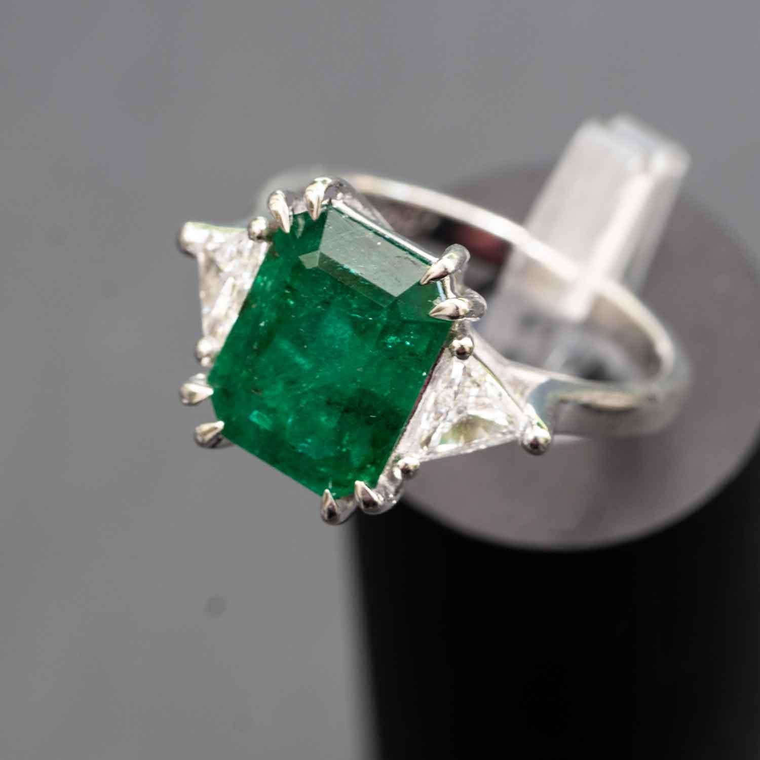 natural emerald stone ring
