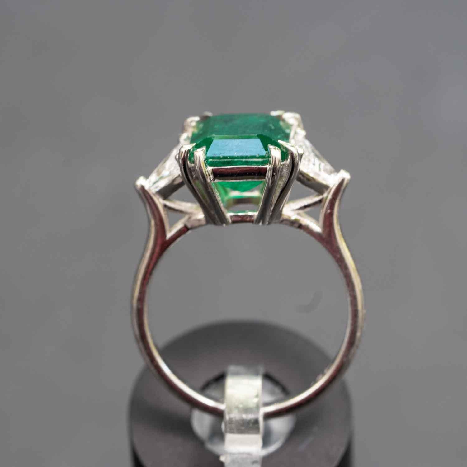 women's emerald rings