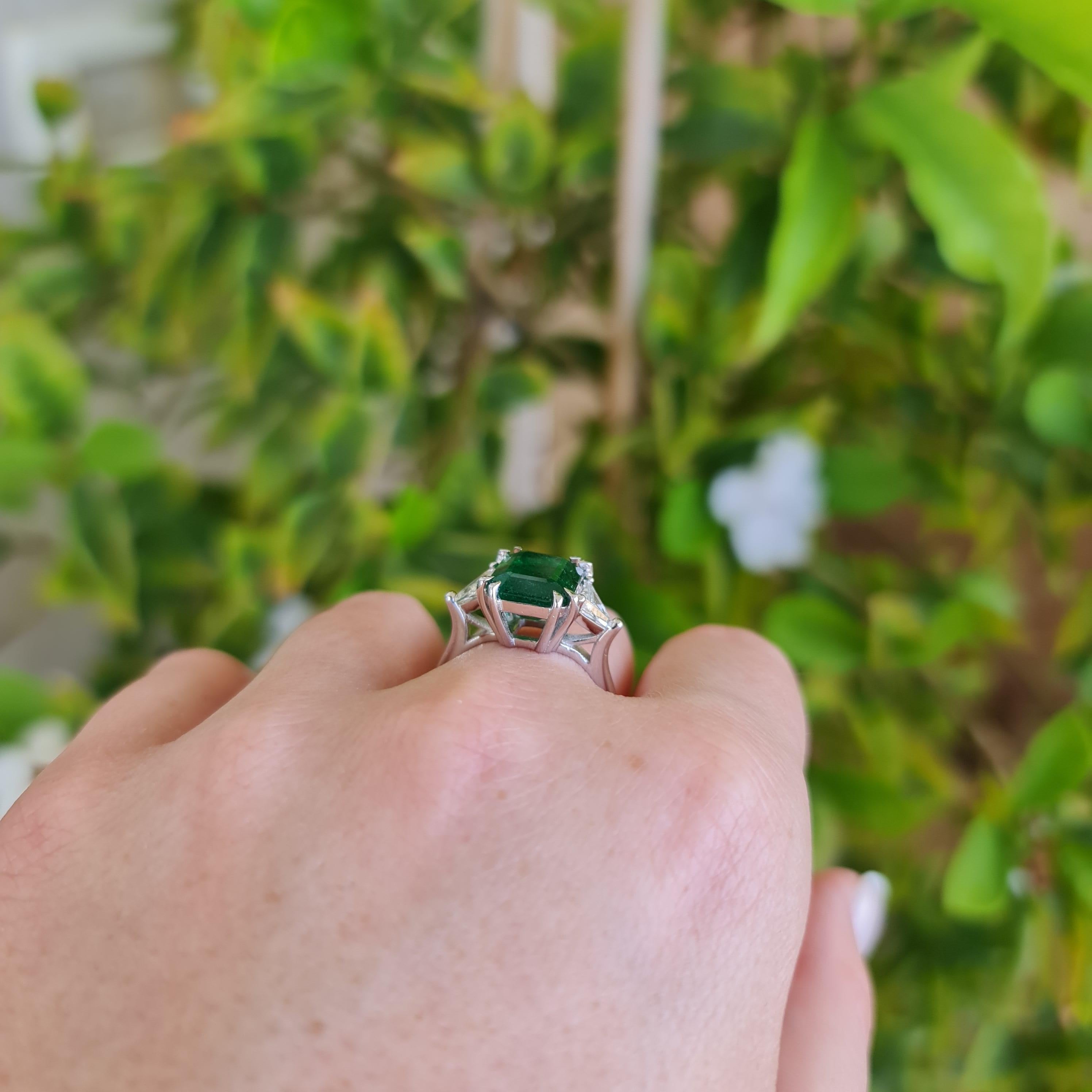3.68 Carat Natural Emerald Ring for Women Engagement, 3 Stone Ring For Sale 2