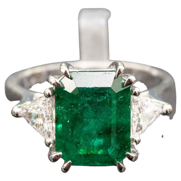 3.68 Carat Natural Emerald Ring for Women Engagement, 3 Stone Ring For Sale  at 1stDibs