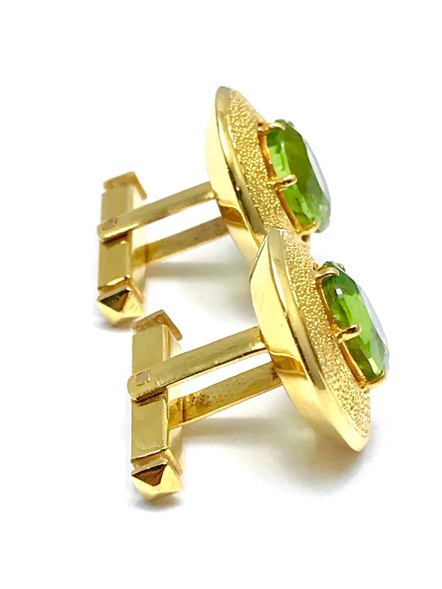 Retro 3.68 Carat Oval Peridot and 18 Karat Yellow Gold Cufflinks