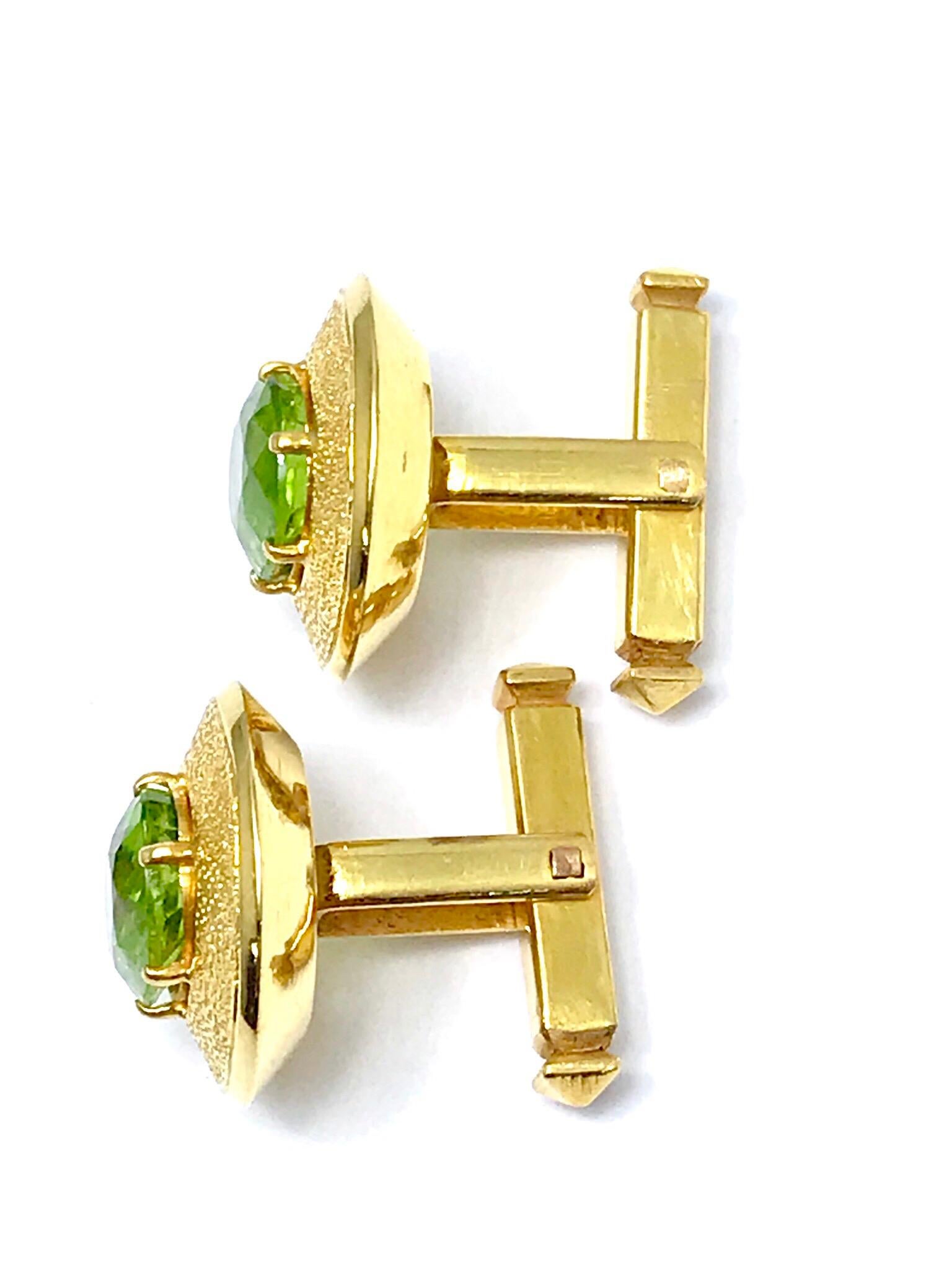 Women's or Men's 3.68 Carat Oval Peridot and 18 Karat Yellow Gold Cufflinks