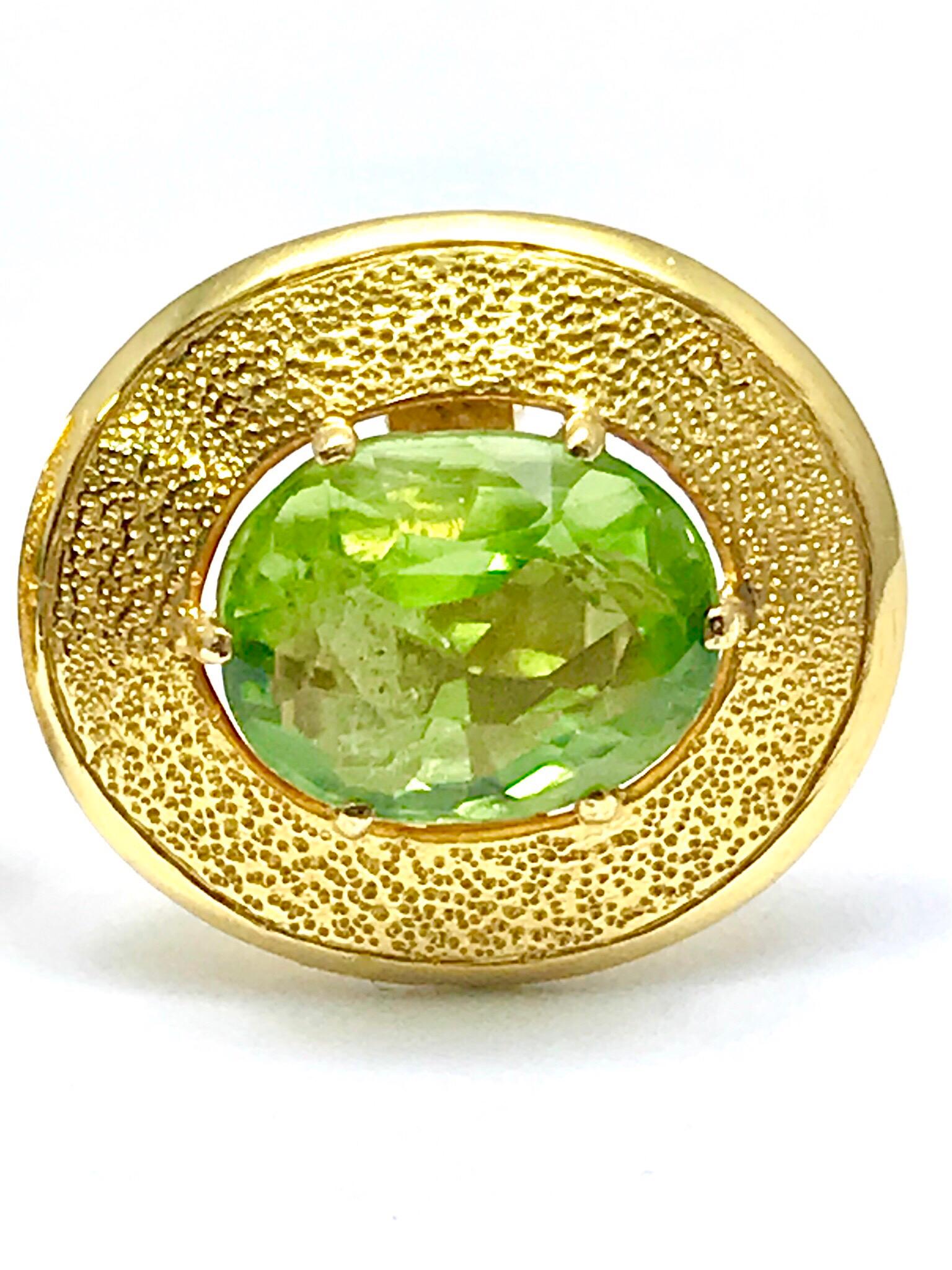 3.68 Carat Oval Peridot and 18 Karat Yellow Gold Cufflinks 2