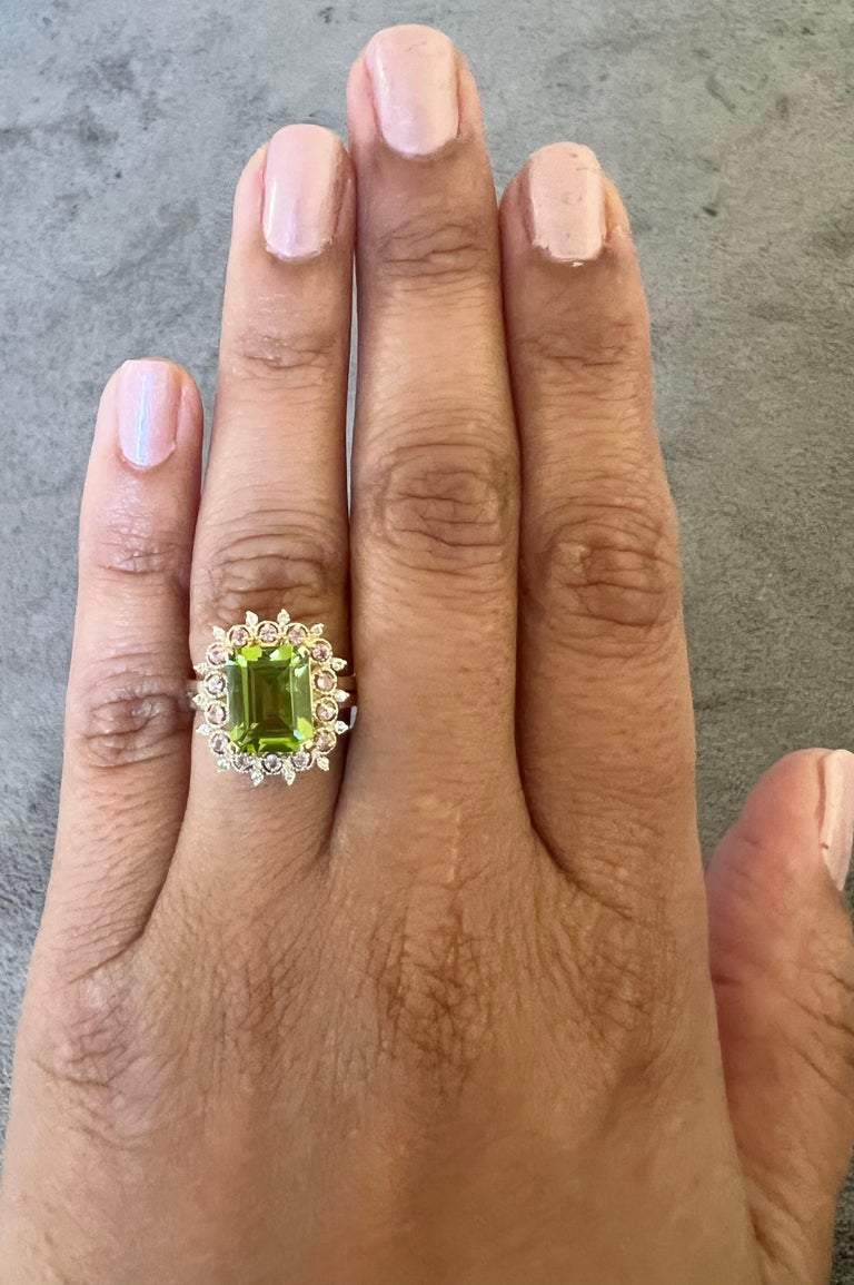 Women's 3.68 Carat Peridot Sapphire Diamond 14 Karat Yellow Gold Ring For Sale