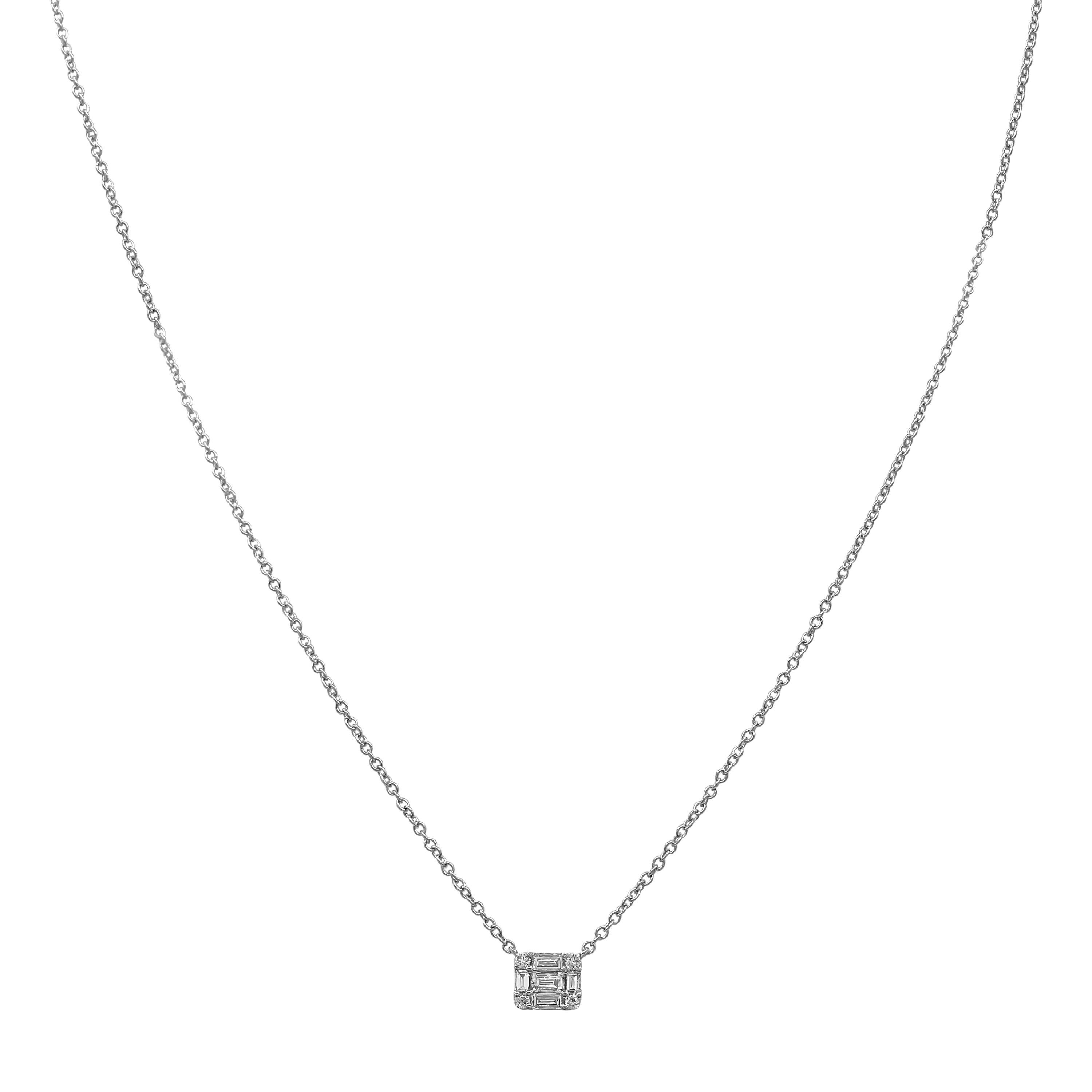 4 diamanti tondi bianchi: 0,06 Carati
5 diamanti bianchi a baguette: 0,27 Carati
Metallo: Oro bianco 18 carati, 2,78 grammi