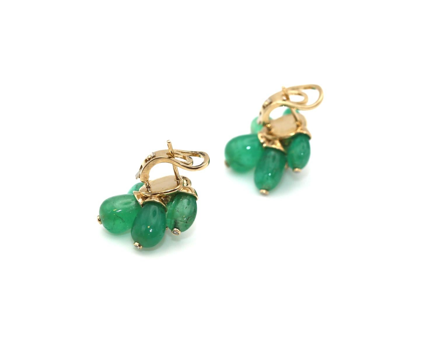 Boucles d'oreilles émeraude 36,8 carats en or jaune et diamants, 1980 en vente 5