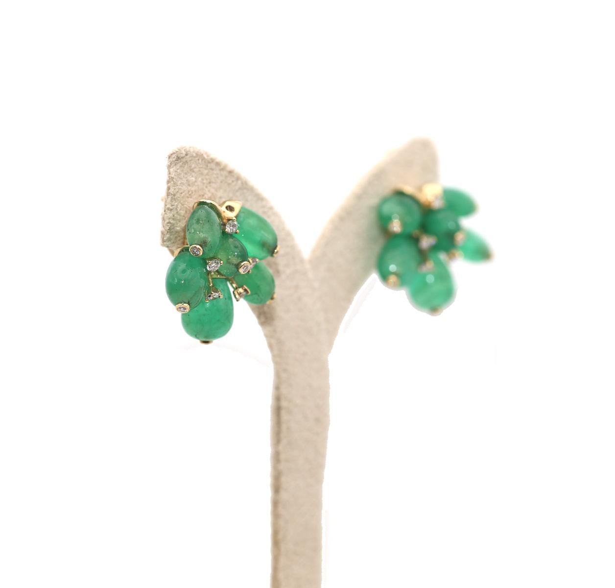 Boucles d'oreilles émeraude 36,8 carats en or jaune et diamants, 1980 en vente 2