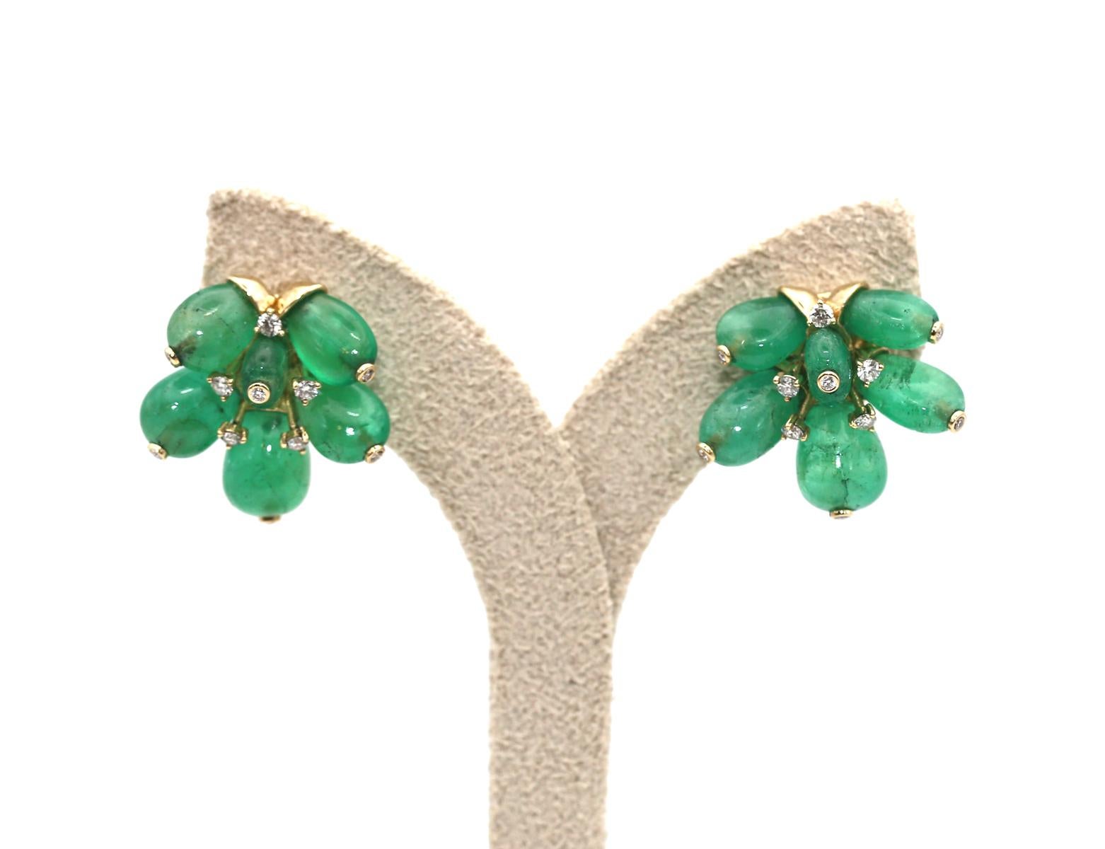 Boucles d'oreilles émeraude 36,8 carats en or jaune et diamants, 1980 en vente 3