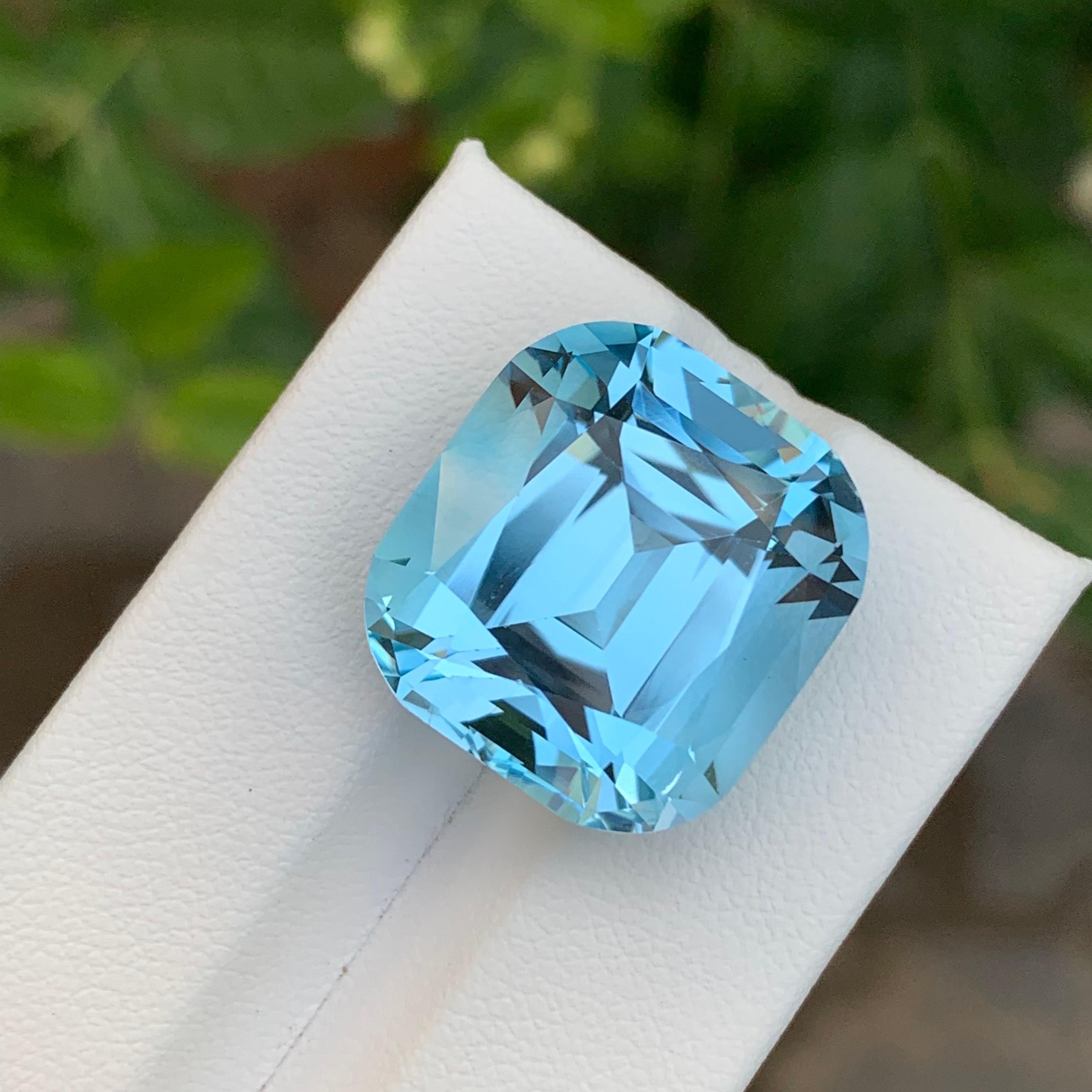 36,80 Carati Nature sciolti di Topazio Azzurro a forma di cuscino in vendita 5
