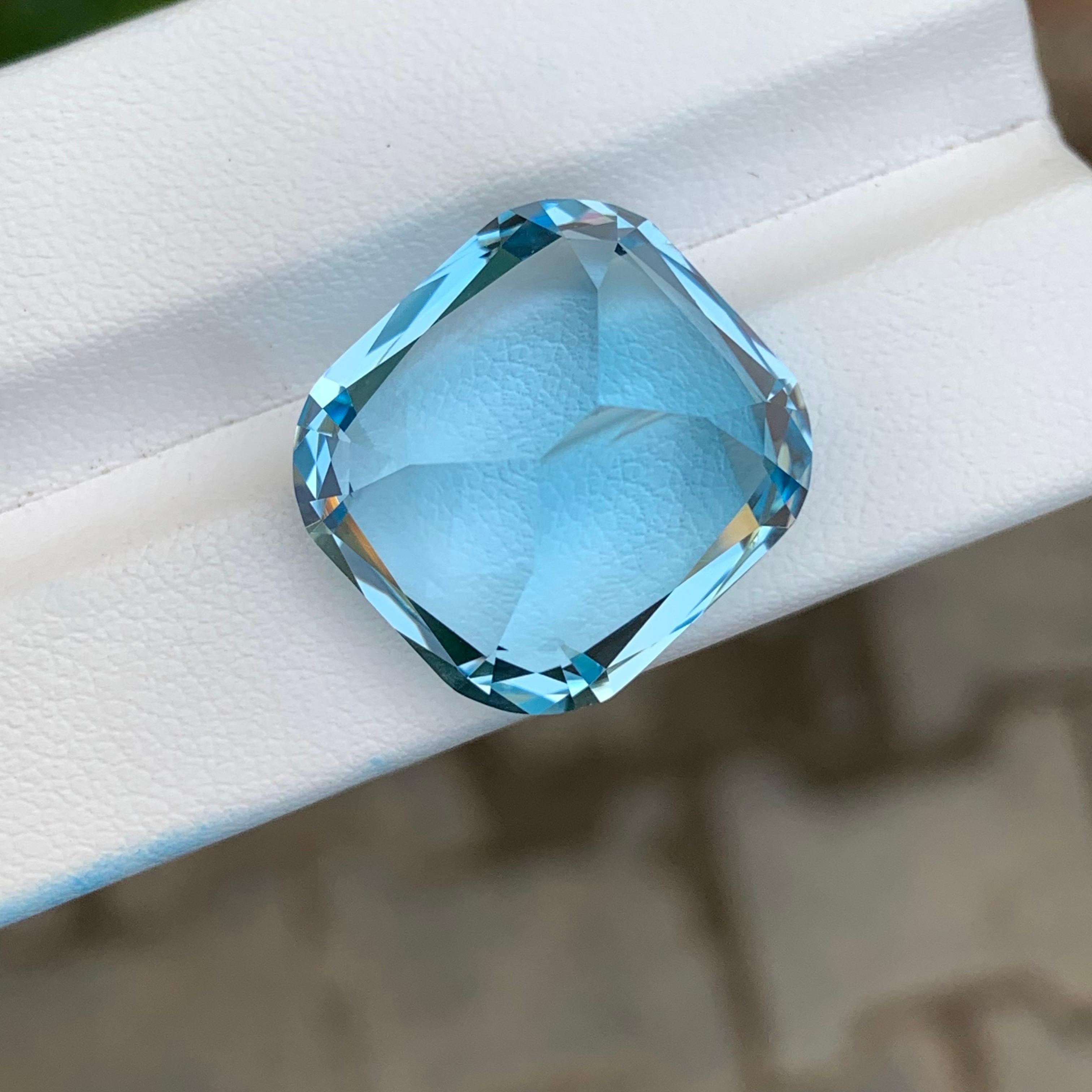 Arts and Crafts 36,80 Carati Nature sciolti di Topazio Azzurro a forma di cuscino in vendita
