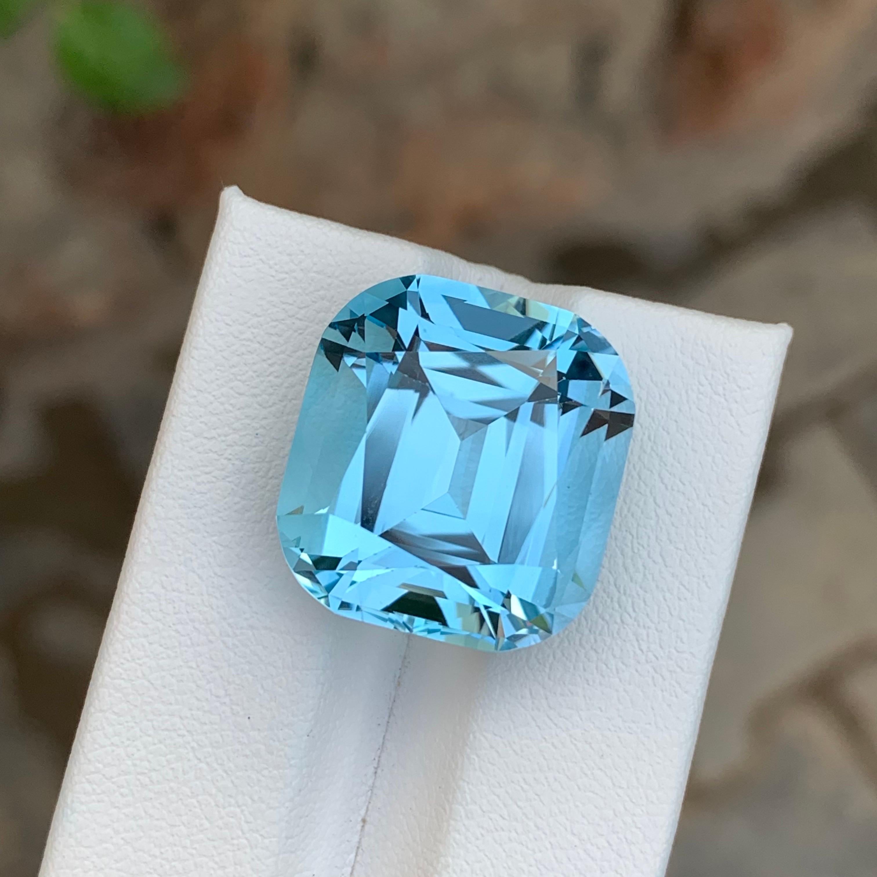 36,80 Carati Nature sciolti di Topazio Azzurro a forma di cuscino In condizioni Nuovo in vendita a Peshawar, PK