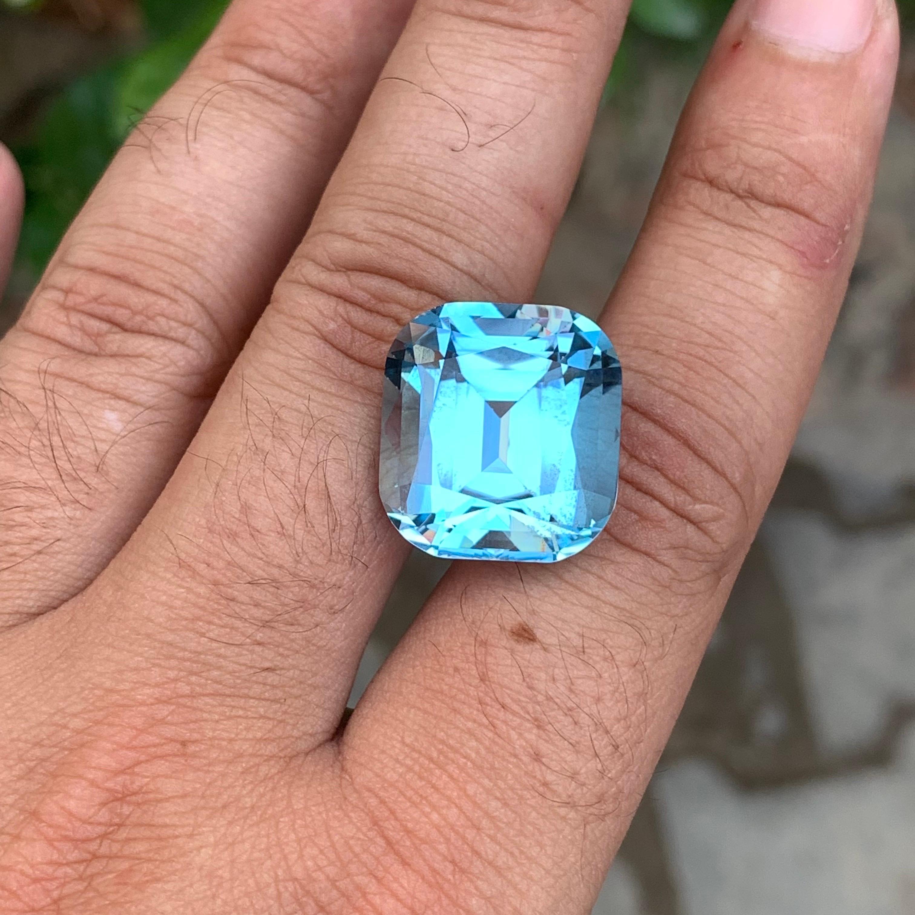 da uomo o donna 36,80 Carati Nature sciolti di Topazio Azzurro a forma di cuscino in vendita