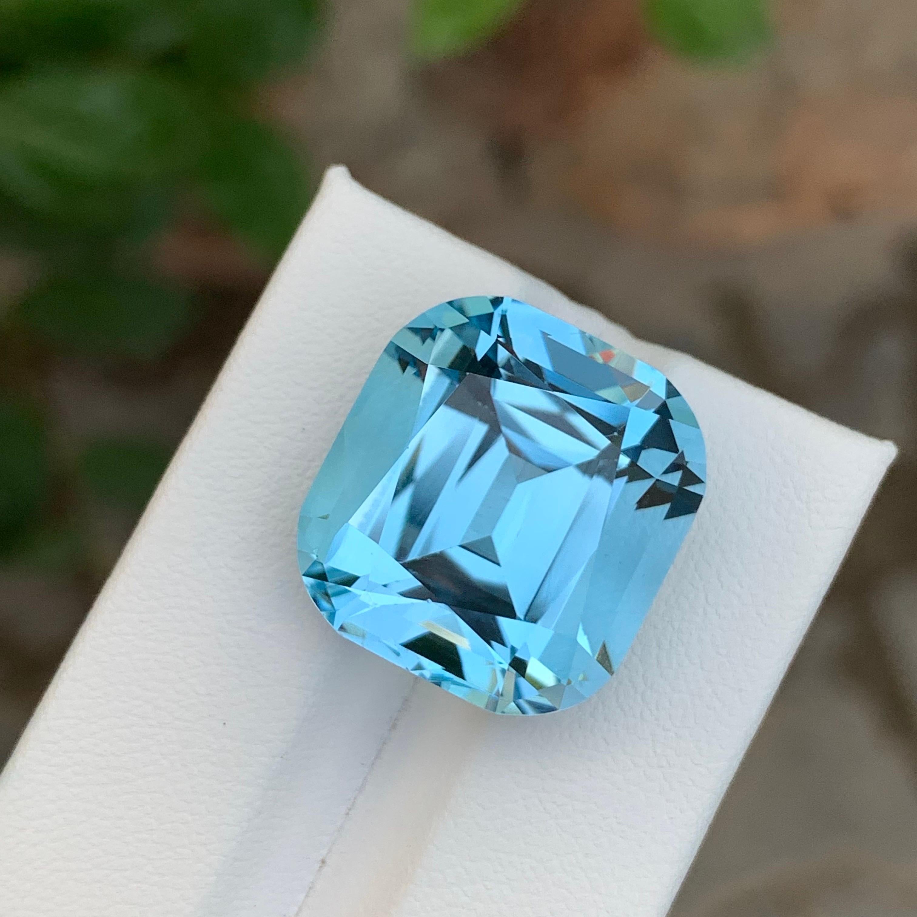 36,80 Carati Nature sciolti di Topazio Azzurro a forma di cuscino in vendita 3
