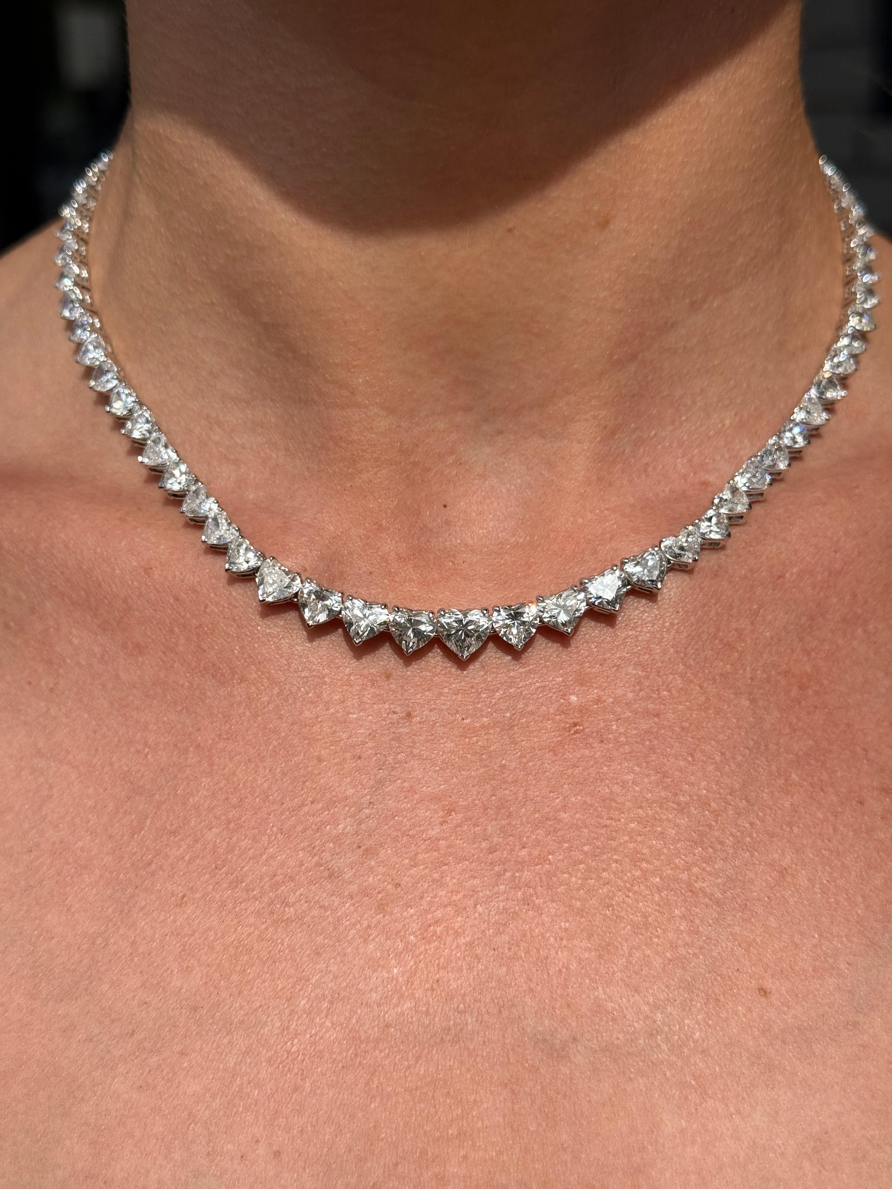 Cuore 36,80ct Collana tennis con diamanti a forma di cuore graduato in vendita