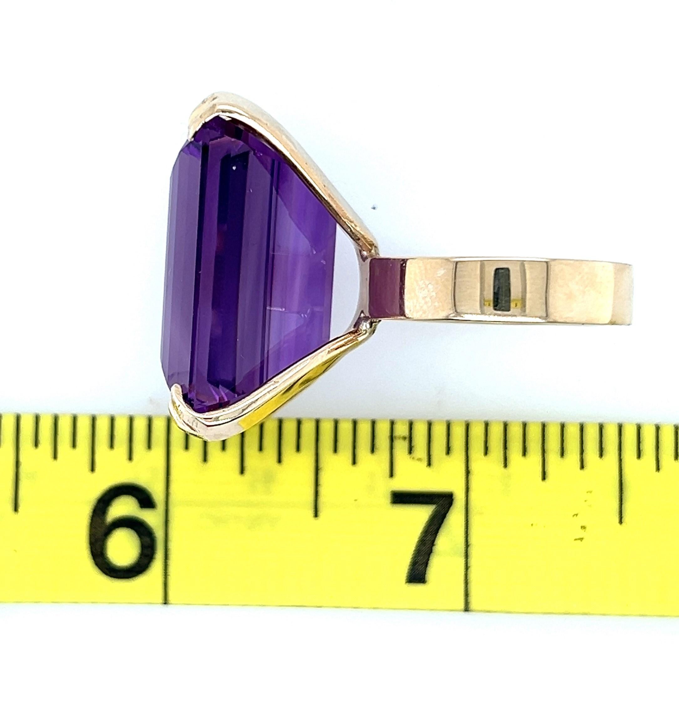 36.82 Carat Amethyst Cocktail Ring in 14kt Gold  In Good Condition For Sale In Towson, MD