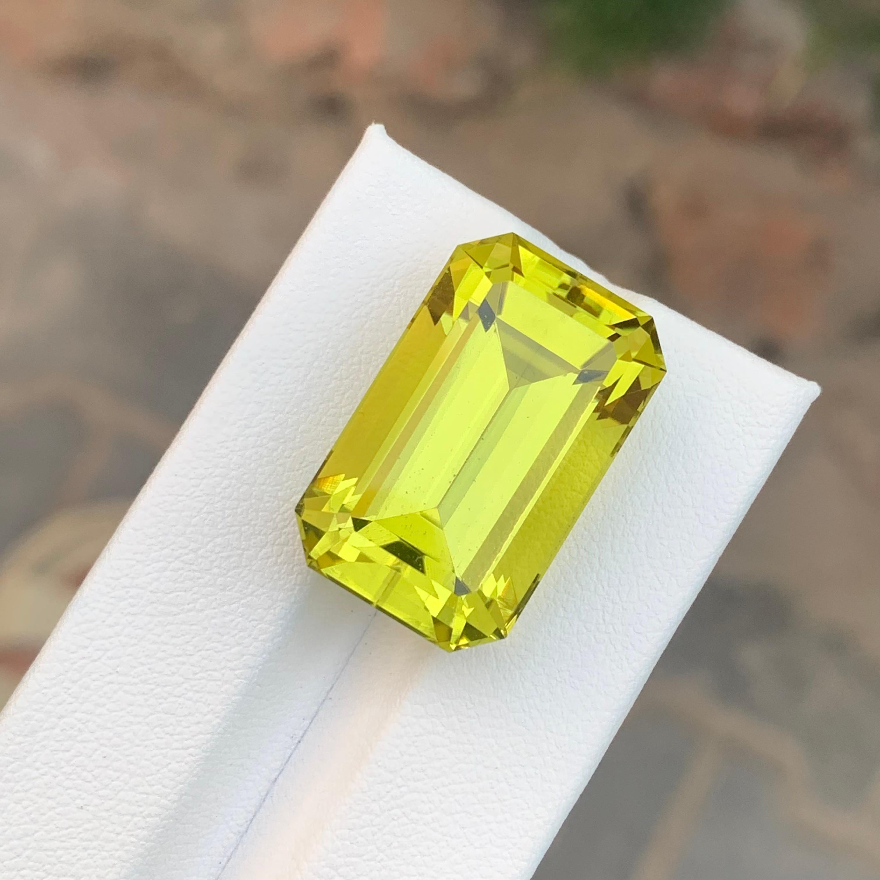36.85 Carat Natural Loose Green Gold Lemon Quartz Emerald Shape Gemstone In New Condition For Sale In Peshawar, PK