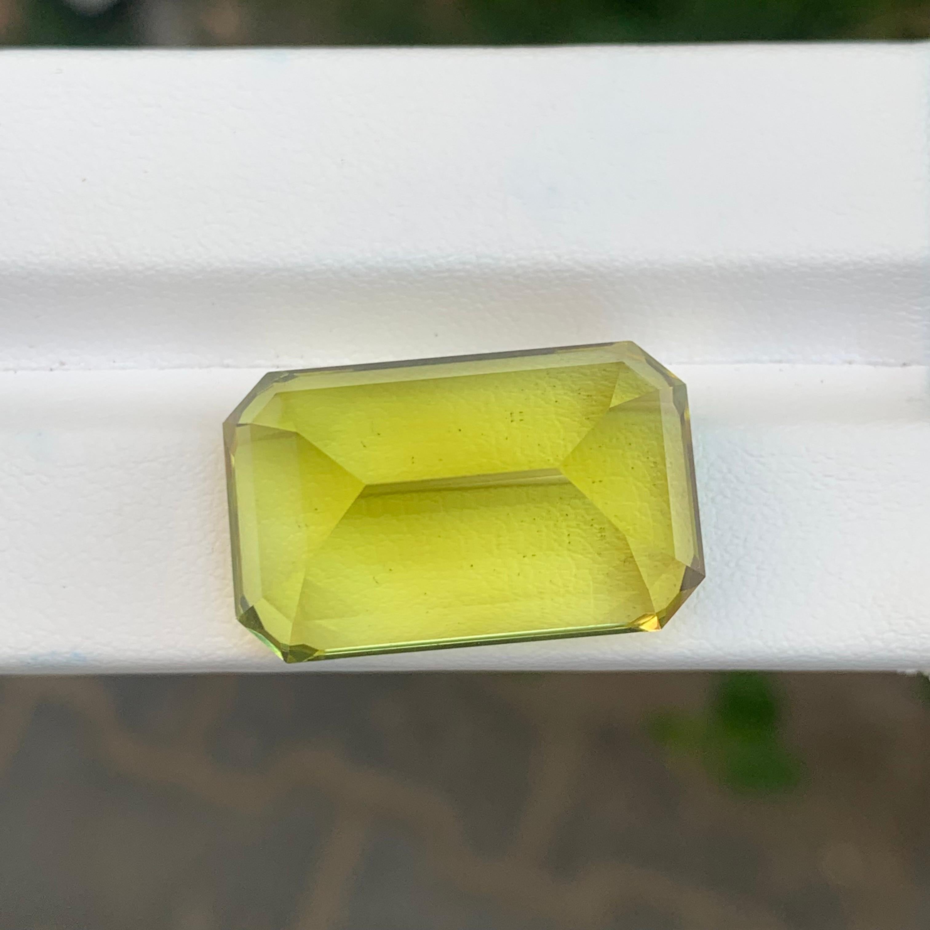 36.85 Carat Natural Loose Green Gold Lemon Quartz Emerald Shape Gemstone For Sale 3