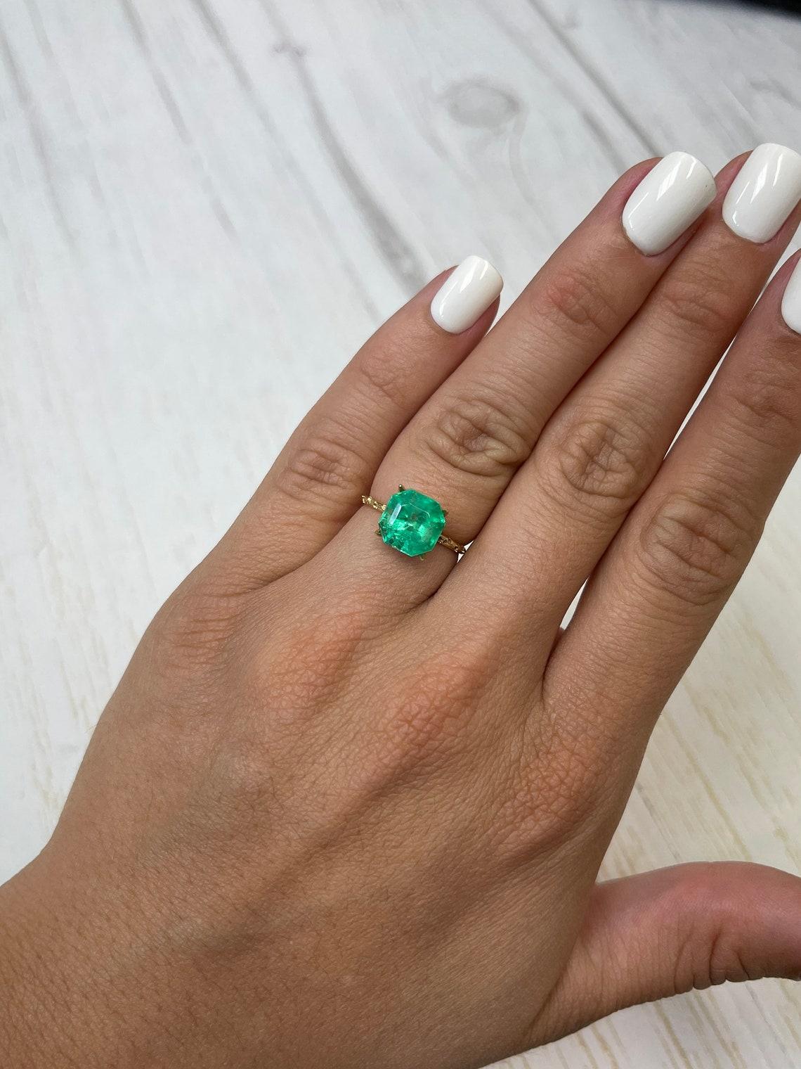 3.68ct Luminous Asscher Cut Muzo Green Emerald 9x9 Genuine May Birthstone (pierre de naissance de mai) en vente 1