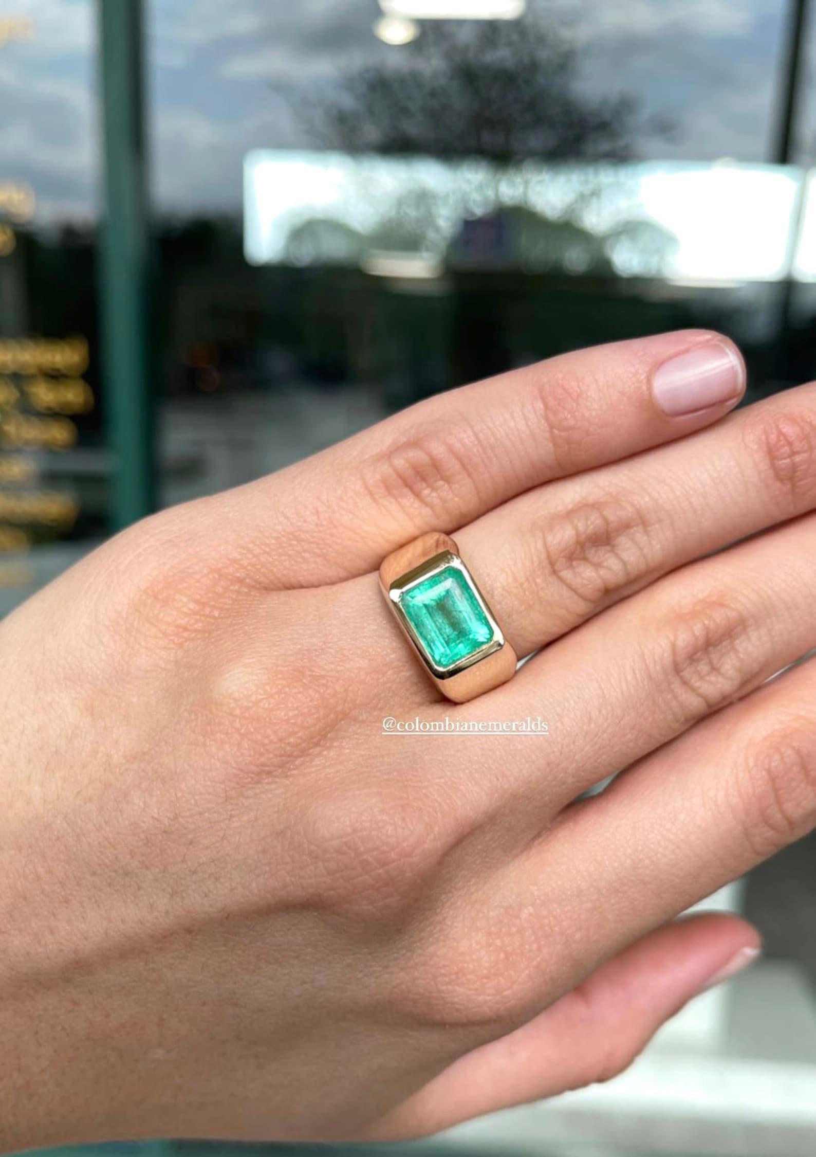 3.68cts Emerald Cut Colombian Emerald Bezel Signet Solitaire Ring 14K In New Condition For Sale In Jupiter, FL