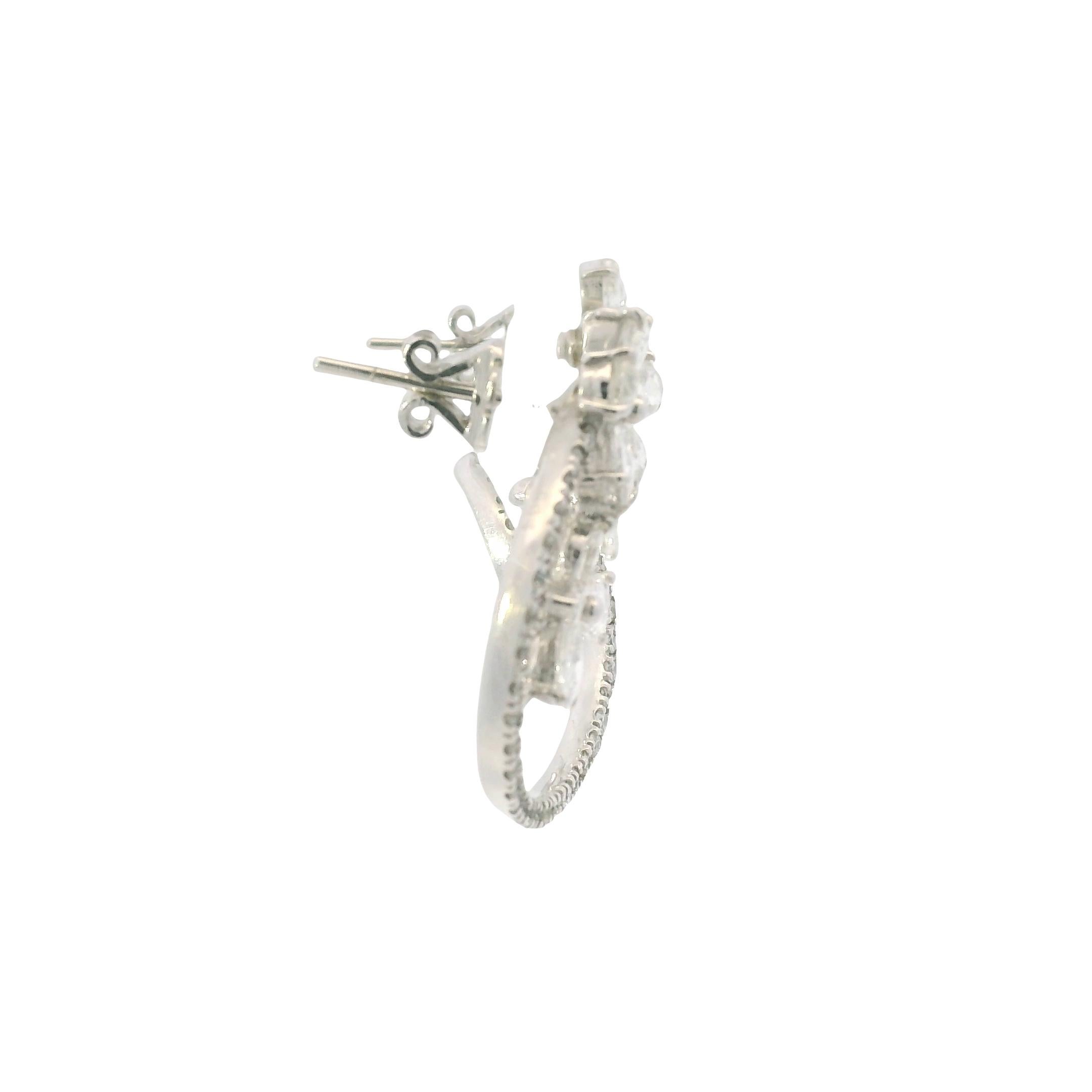 Taglio rotondo Orecchini con diamanti da 3,69 carati in vendita