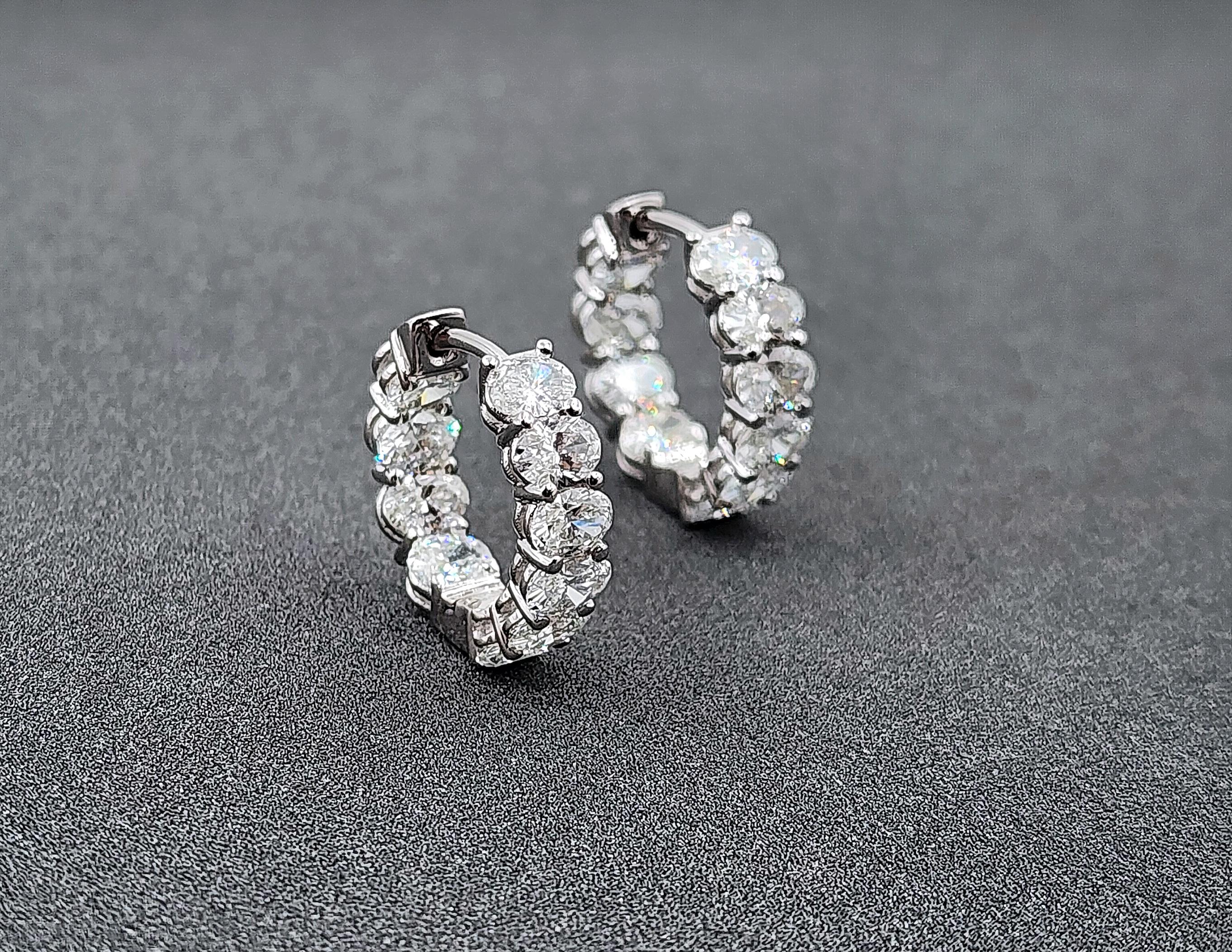 3,69 ct Diamante ovale Est-Ovest Huggies In condizioni Nuovo in vendita a Chicago, IL