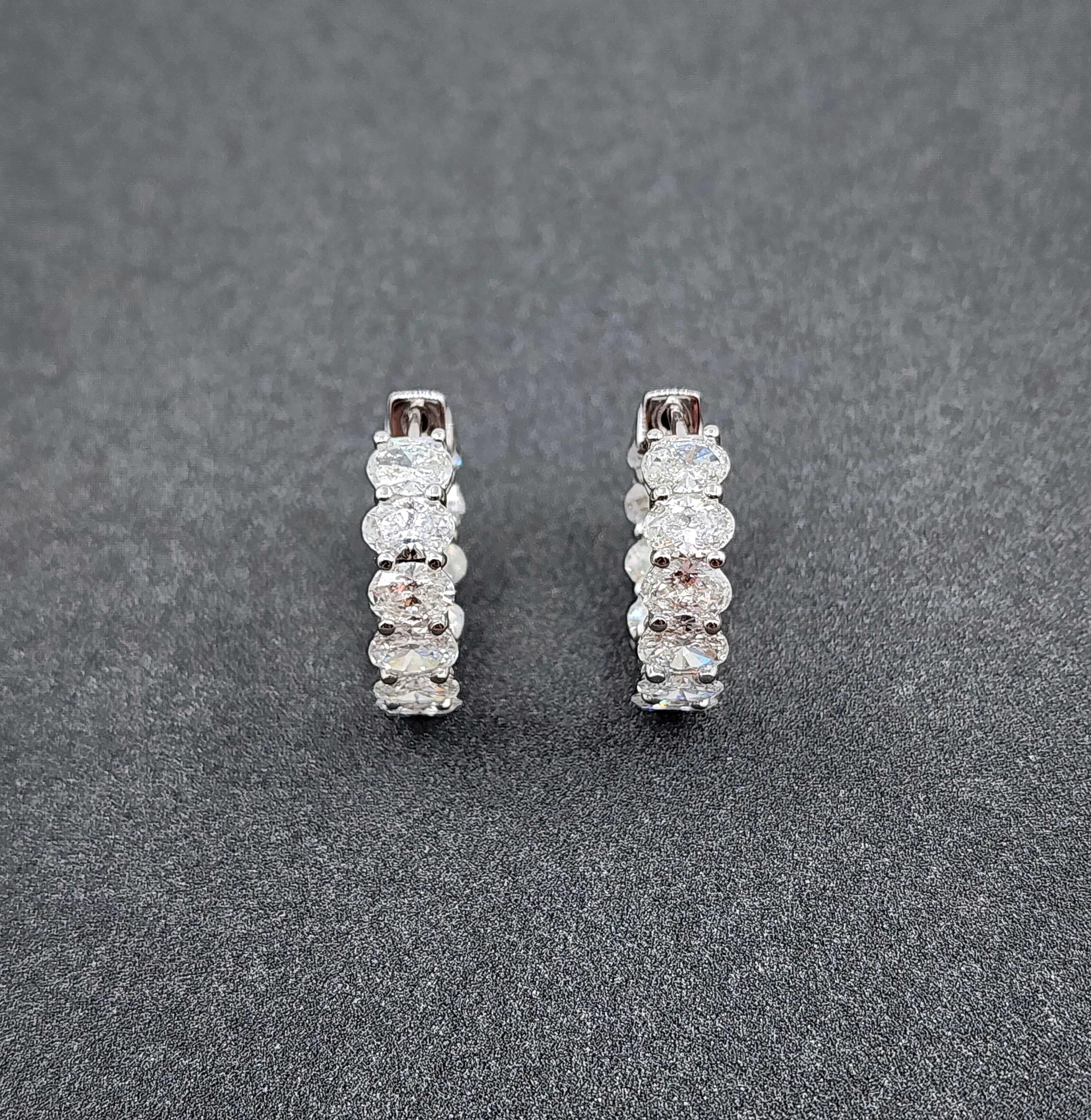 da uomo o donna 3,69 ct Diamante ovale Est-Ovest Huggies in vendita