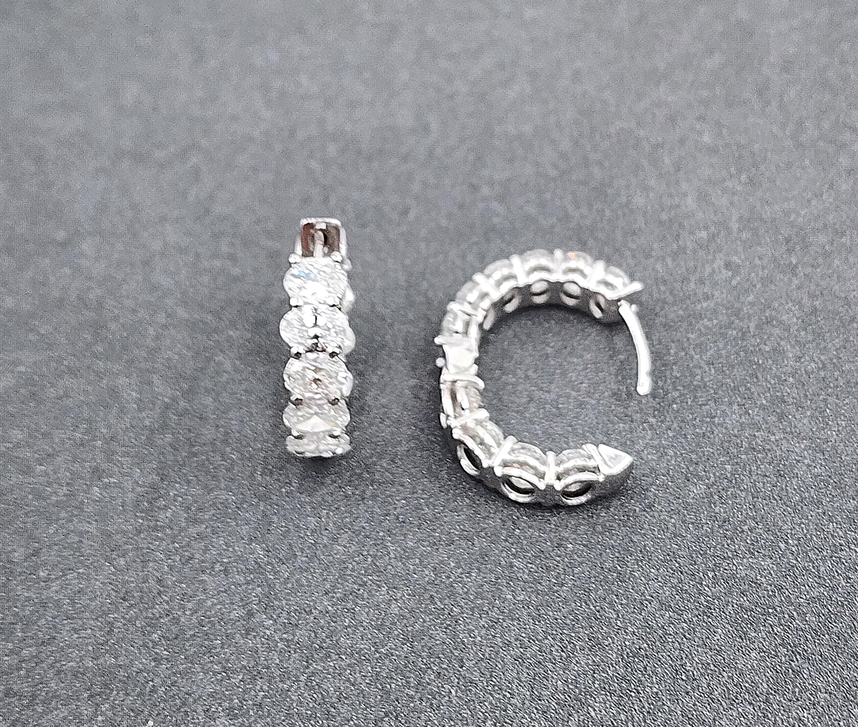 3,69 ct Diamante ovale Est-Ovest Huggies in vendita 2