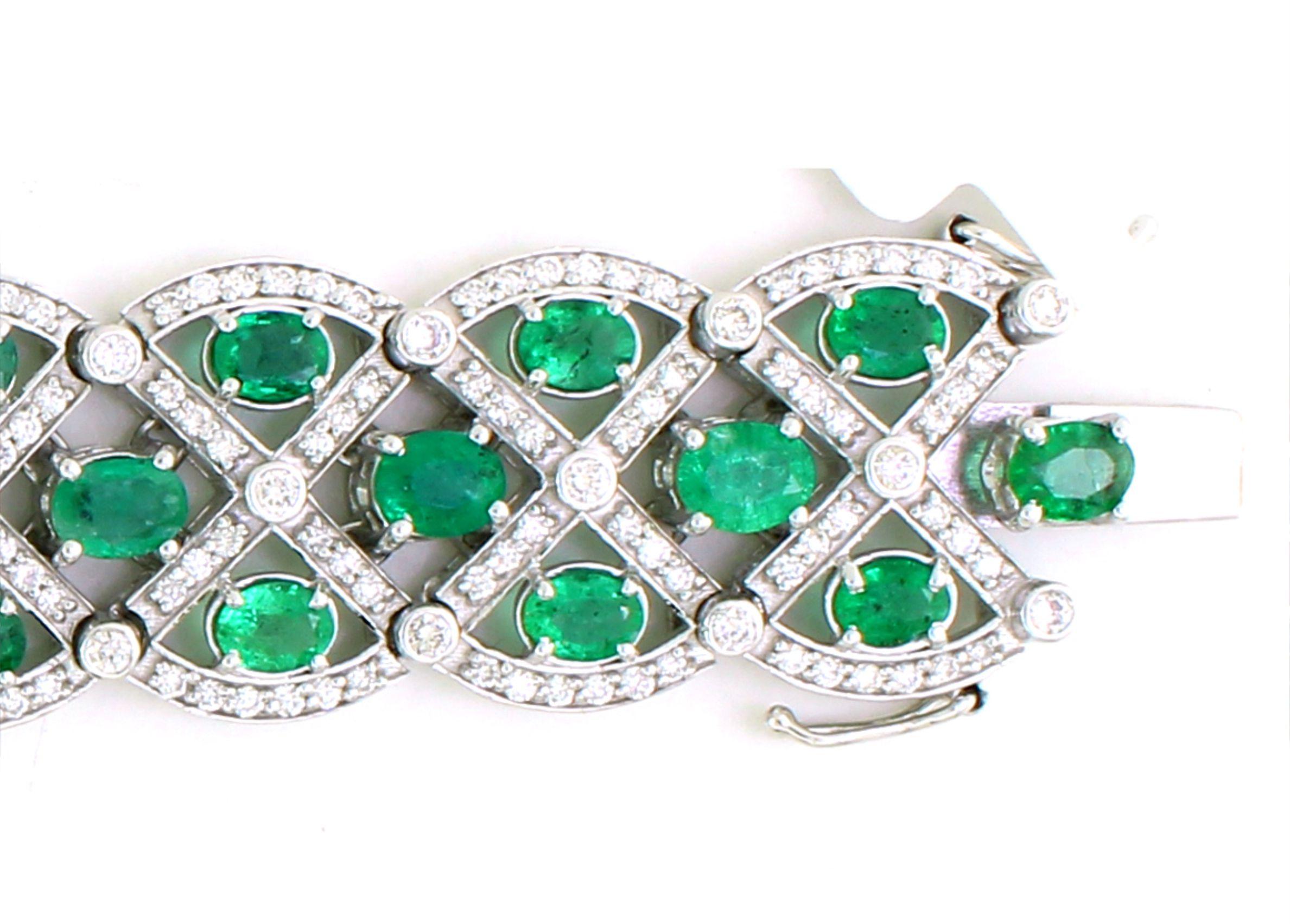 Pulsera de 3,69 cts de Diamante y 14,22 cts de Esmeralda Corte oval en venta