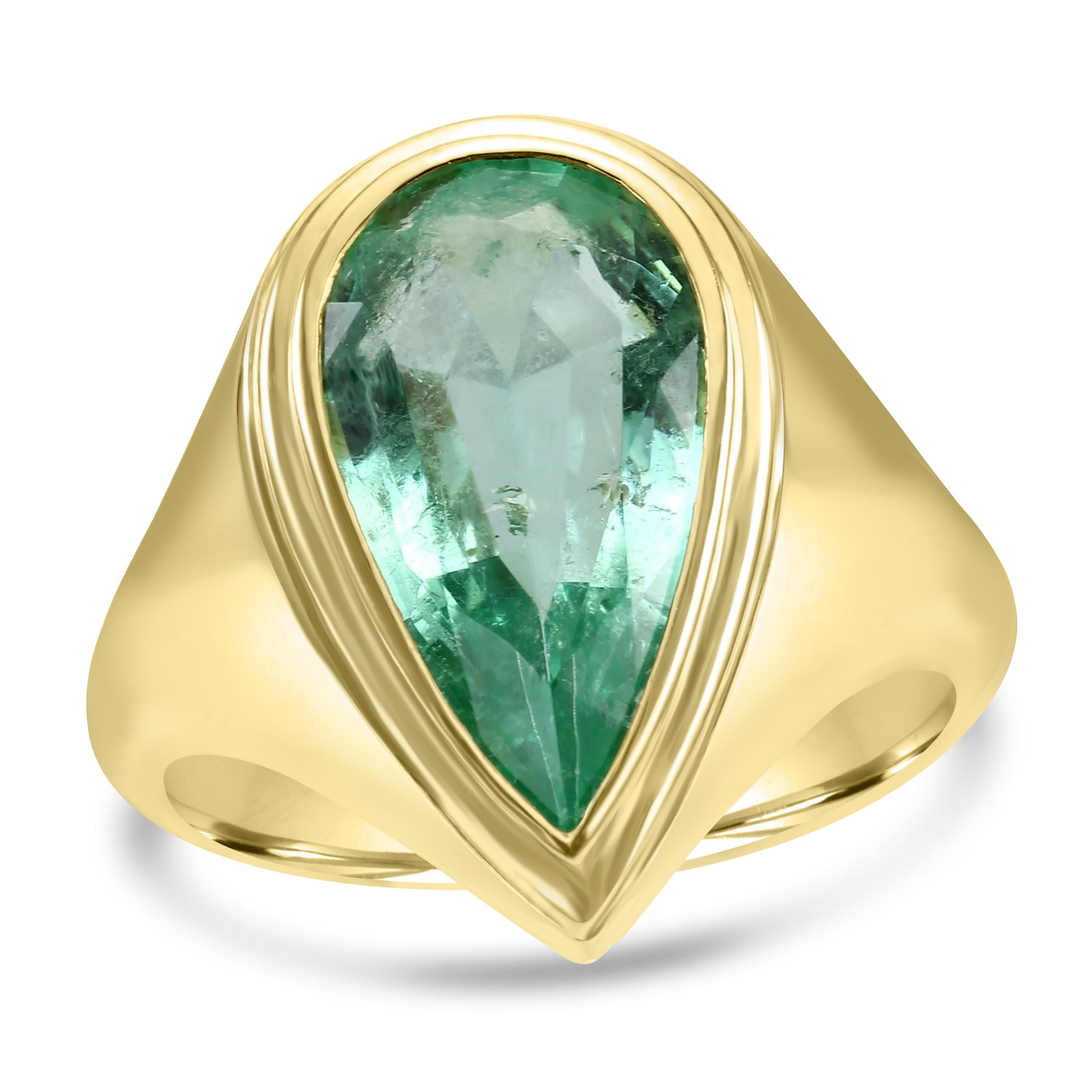 Elevate your love story with our exquisite Fashion Bridal Bezel-Set Emerald Ring.

The star of this bridal ring is the captivating Pear-shaped Muzo- Colombian Emerald from the Muzo mine in Colombia, known for its rich green hue and elegant
