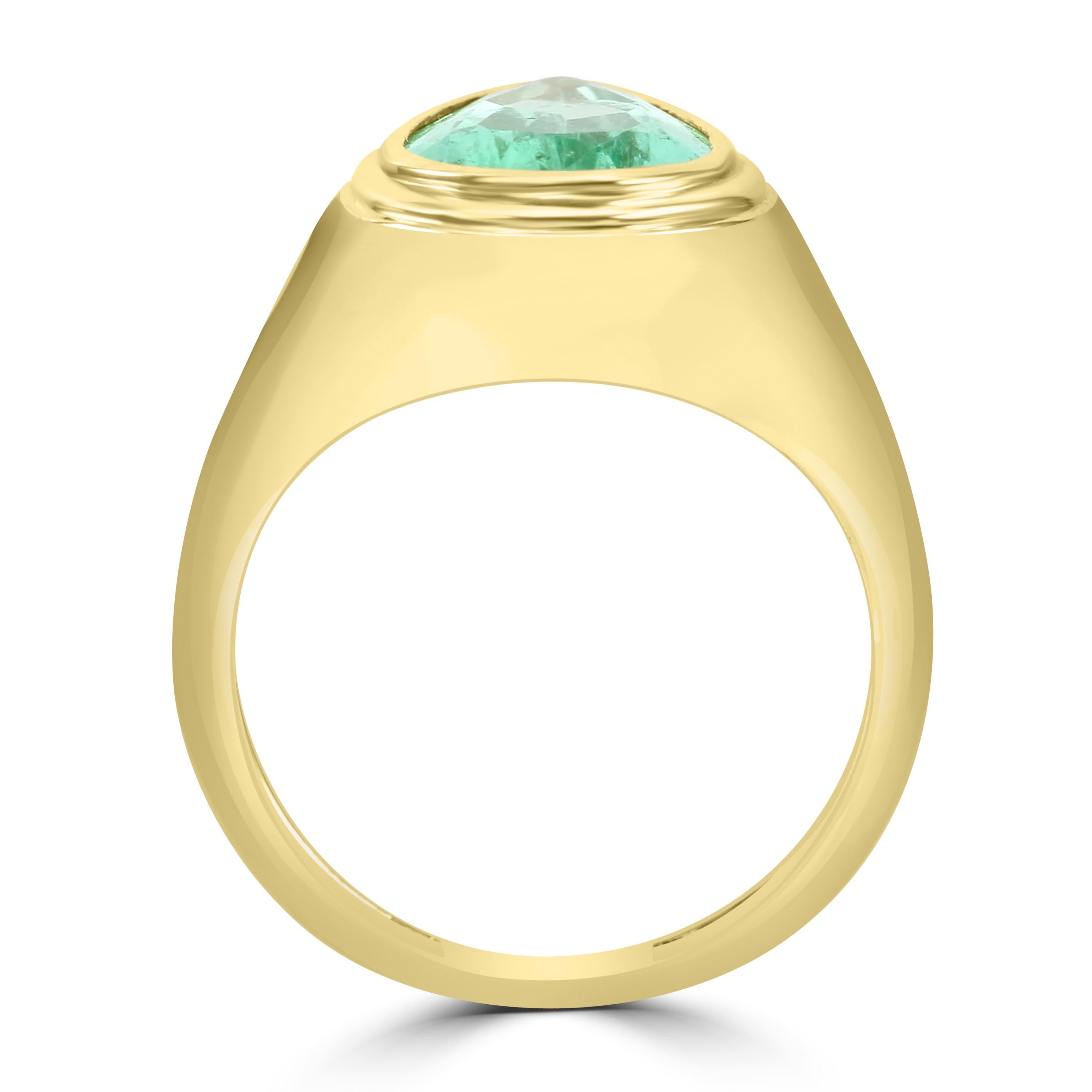 Women's or Men's  Muzo Colombian Emerald Pear Shape Bezel Set Yellow Gold Engagement Bridal Ring  For Sale