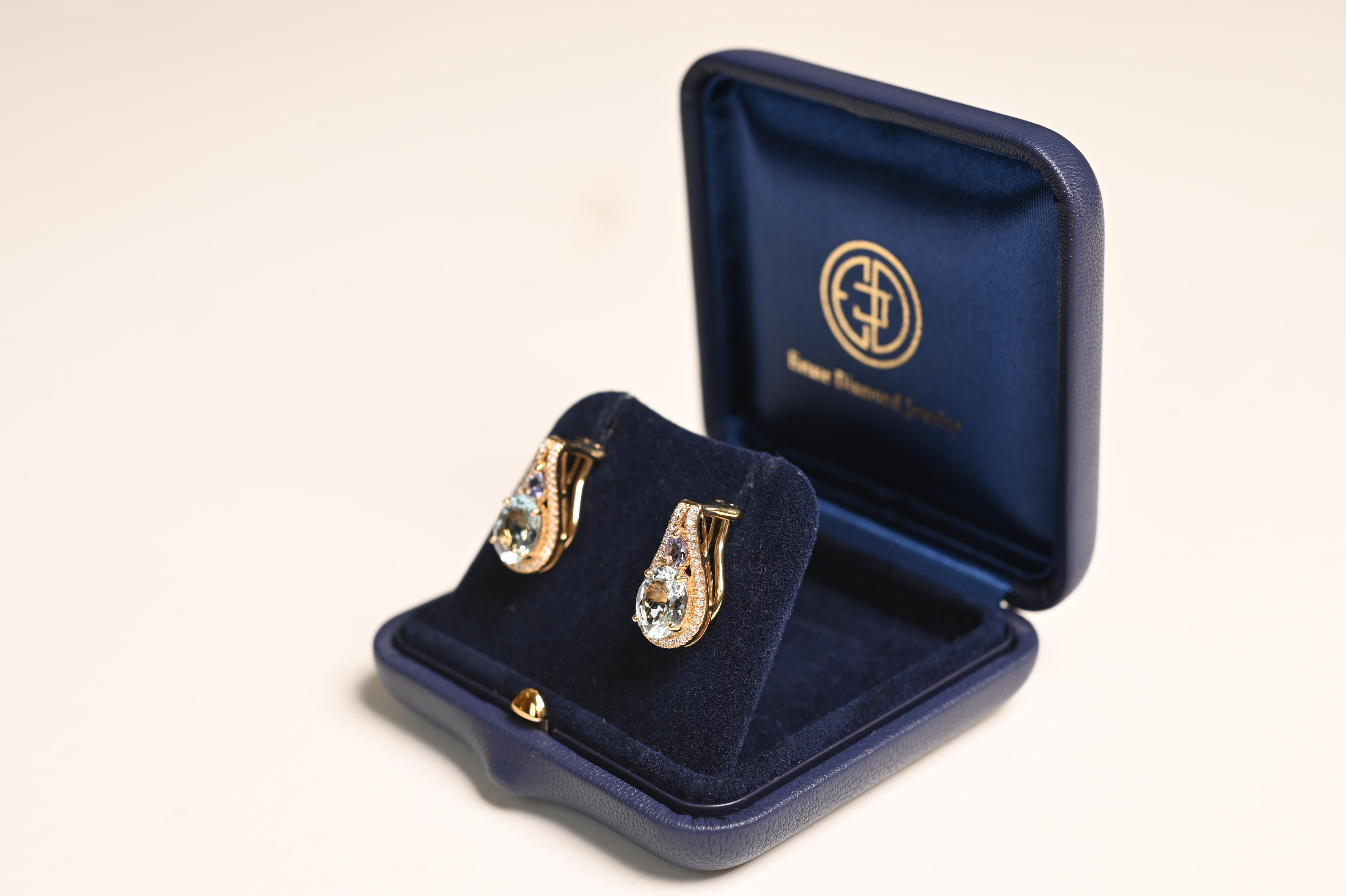 Art Deco Oval Aquamarine (Approx3.60-Carats) and Tanzanite Earrings, 18K Yellow Gold For Sale
