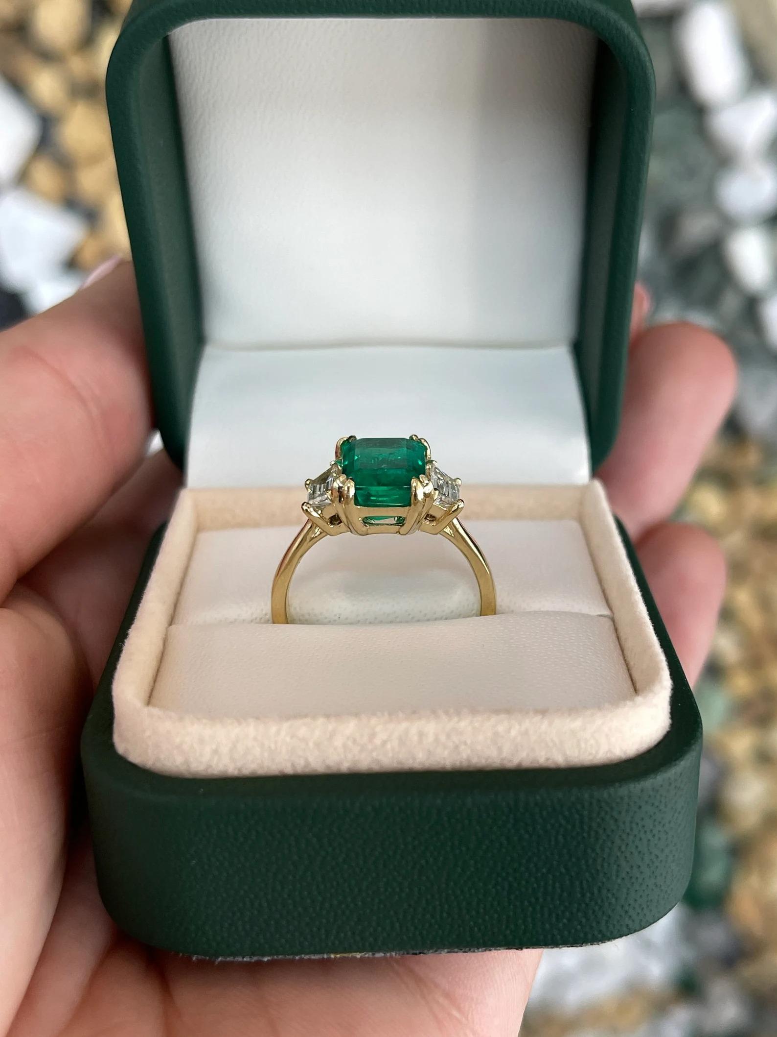 Taille émeraude 3.69tcw AAA Grade Emerald & Trapezoid Three Stone Ring Yellow Gold 18K en vente
