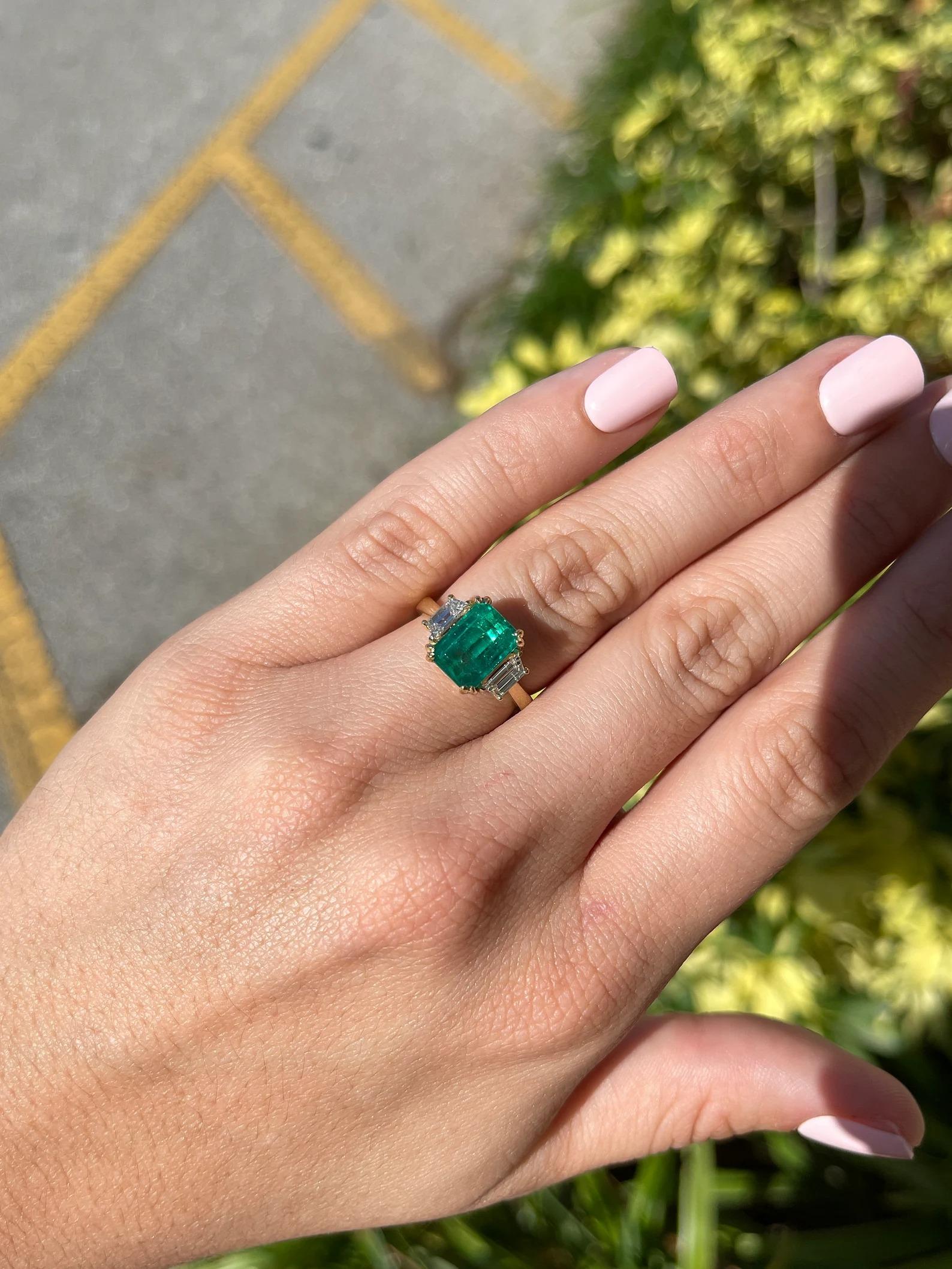 3.69tcw AAA Grade Emerald & Trapezoid Three Stone Ring Yellow Gold 18K Neuf - En vente à Jupiter, FL