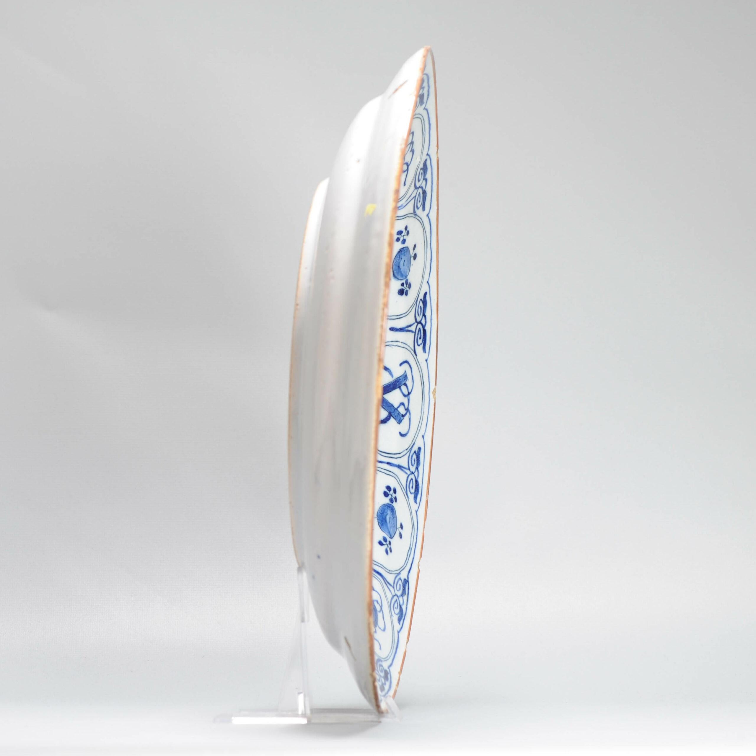 XVIIIe siècle et antérieur 36CM Antique 17/18th c Kraak Style Blue White Dutch Delftware Earthenware Cha. en vente