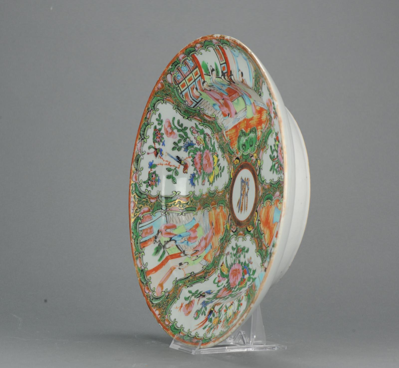 Antique 19th Century Chinese Porcelain Armorial Cantonese Famille Rose Charger In Good Condition In Amsterdam, Noord Holland