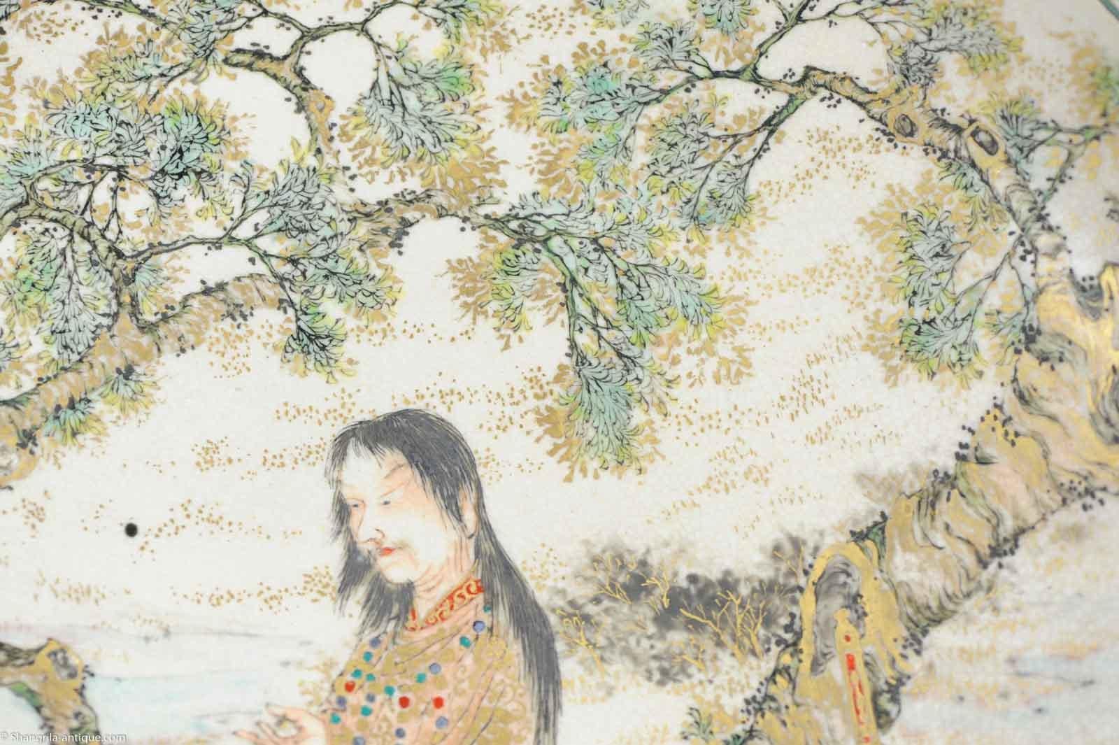 Cargador japonés Satsuma 'Figuras en el jardín' Antiguo, circa 1900 en venta 9