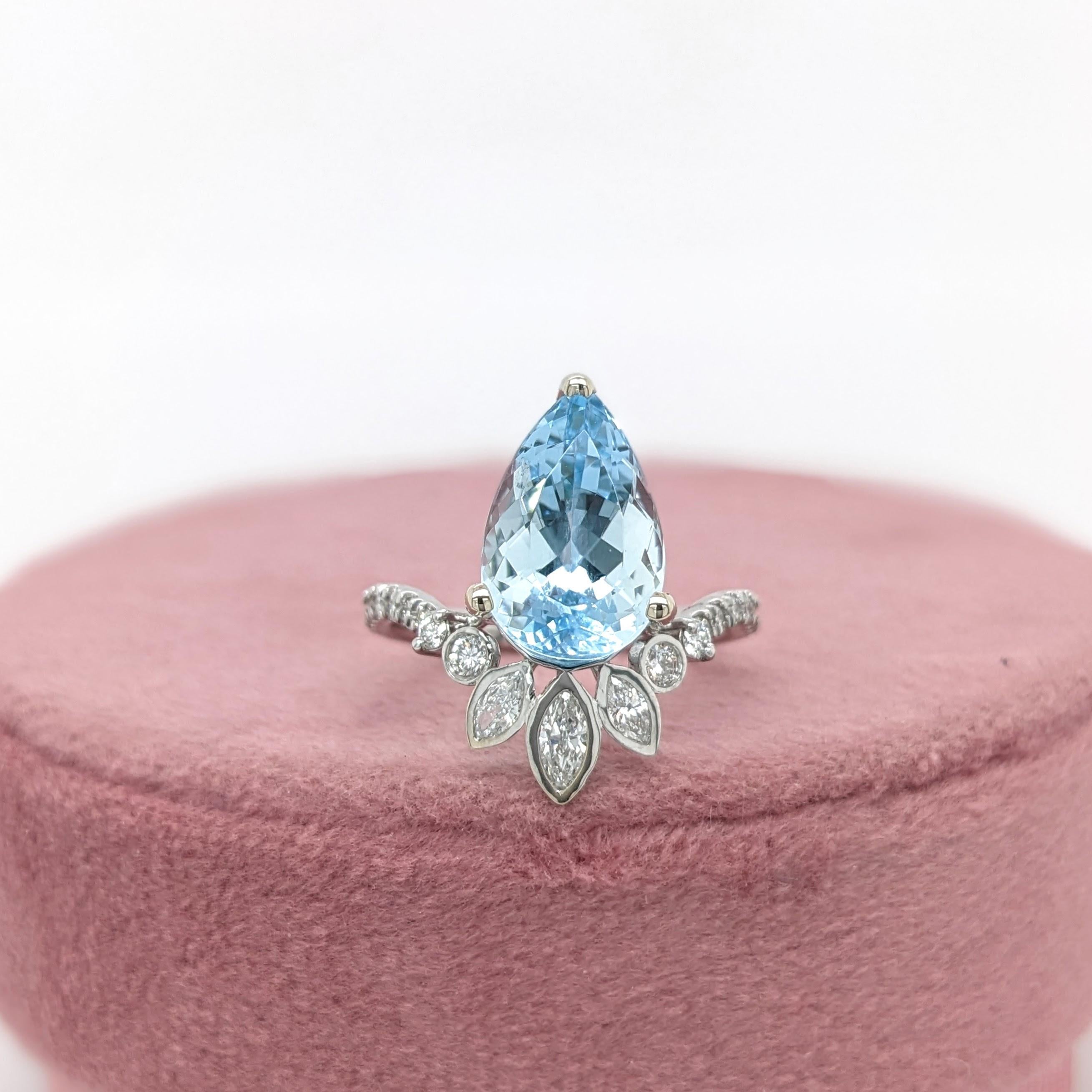 Dieser wunderschöne Ring ist mit einem 3,68 Karat schweren, birnenförmigen Aquamarin und natürlichen, in der Erde geförderten Diamanten in massivem 14-karätigem Gold gefasst. Dieser Aquamarinring ist ein schönes Geschenk für Ihre Lieben im