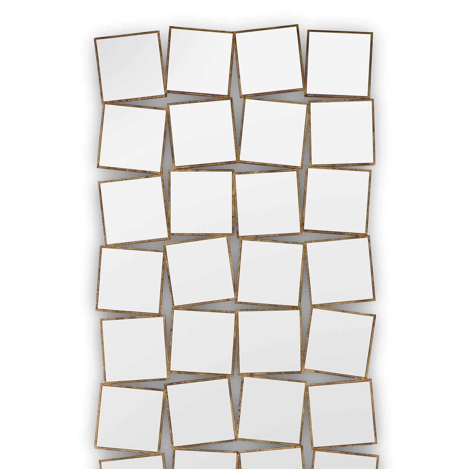 Spiegel 36. Quadrate mit Rahmen aus Massivholz,
handbemalt mit antiker Goldmalerei. Mit
36 geschliffenes Spiegelglas.

  